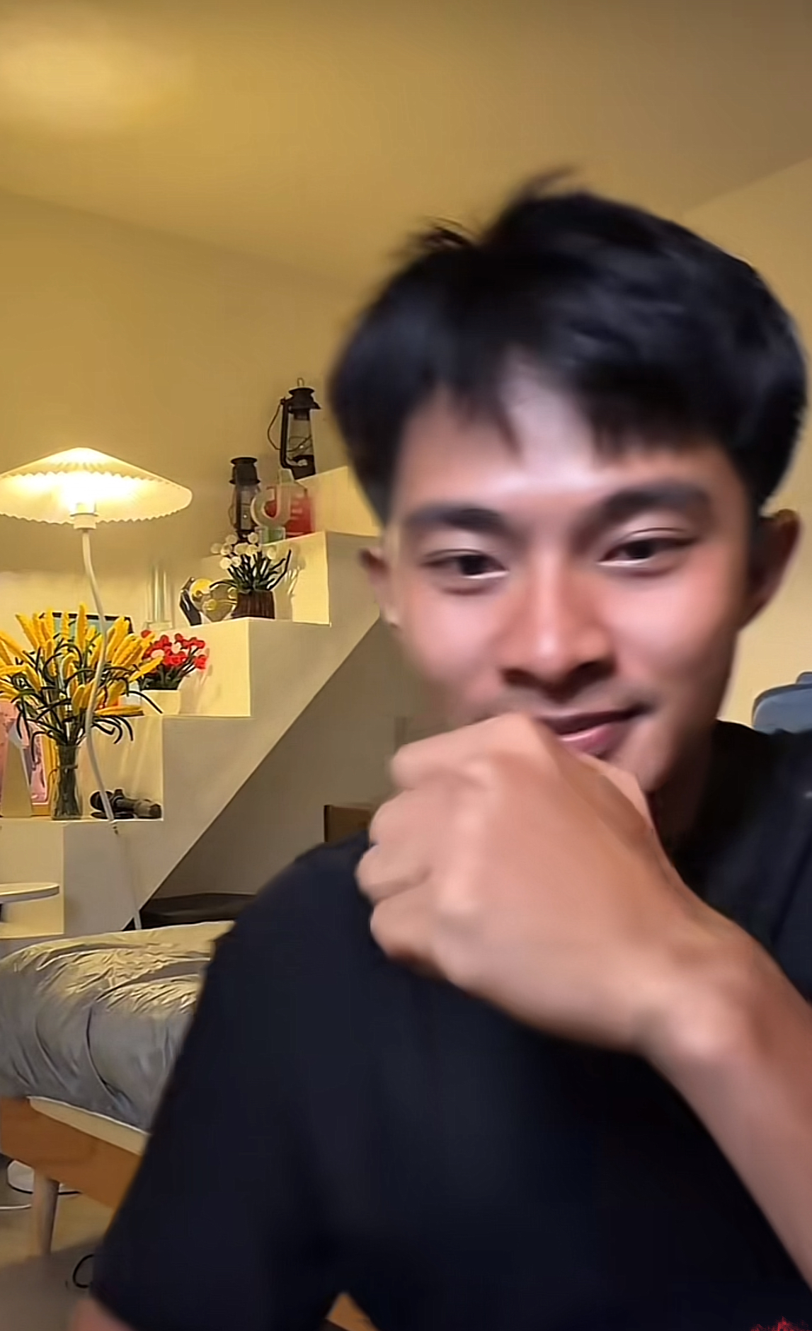 L&ecirc; Tuấn Khang x&acirc;y nh&agrave; ri&ecirc;ng lợp t&ocirc;n sau 4 năm nổi tiếng, chiếc cầu thang dẫn l&ecirc;n trần nh&agrave; g&acirc;y x&ocirc;n xao: D&ugrave;ng để đi đ&acirc;u vậy?- Ảnh 4.