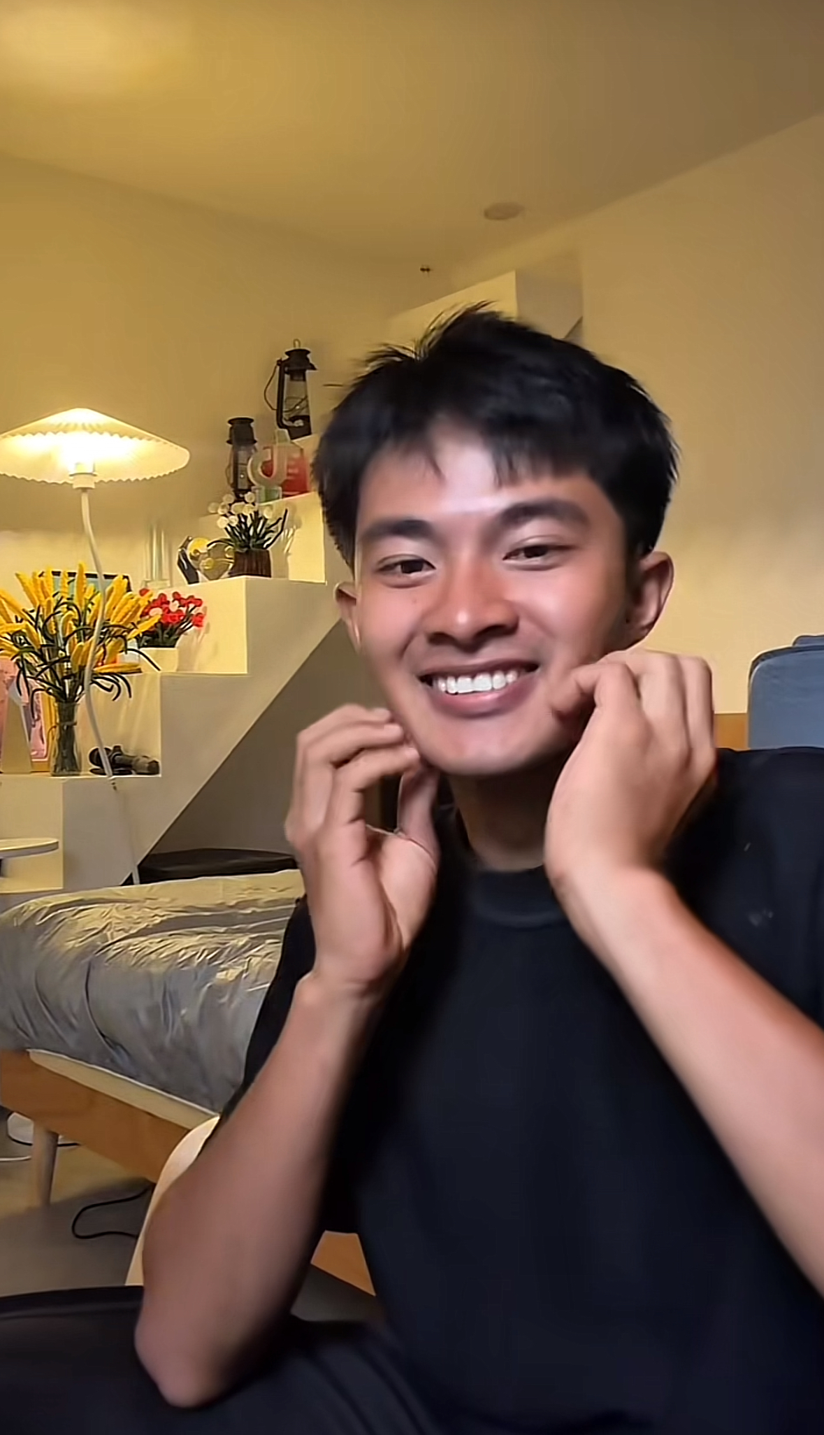 L&ecirc; Tuấn Khang x&acirc;y nh&agrave; ri&ecirc;ng lợp t&ocirc;n sau 4 năm nổi tiếng, chiếc cầu thang dẫn l&ecirc;n trần nh&agrave; g&acirc;y x&ocirc;n xao: D&ugrave;ng để đi đ&acirc;u vậy?- Ảnh 5.