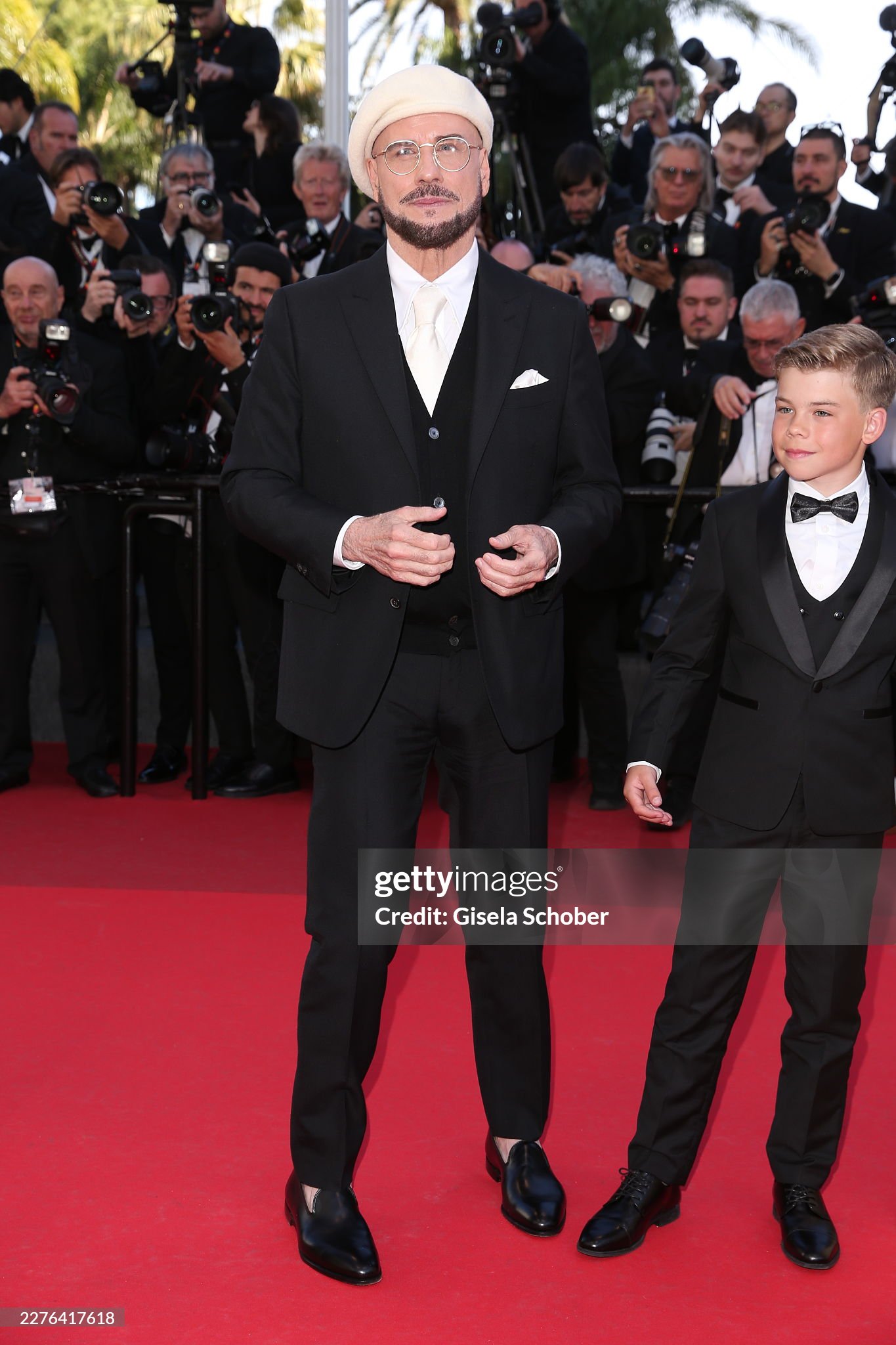 Thảm đỏ Cannes ng&agrave;y 4: "Thi&ecirc;n thần nội y" giấu bụng bầu, BamBam (GOT7) để t&oacute;c bổ luống bị d&igrave;m tơi tả- Ảnh 41.