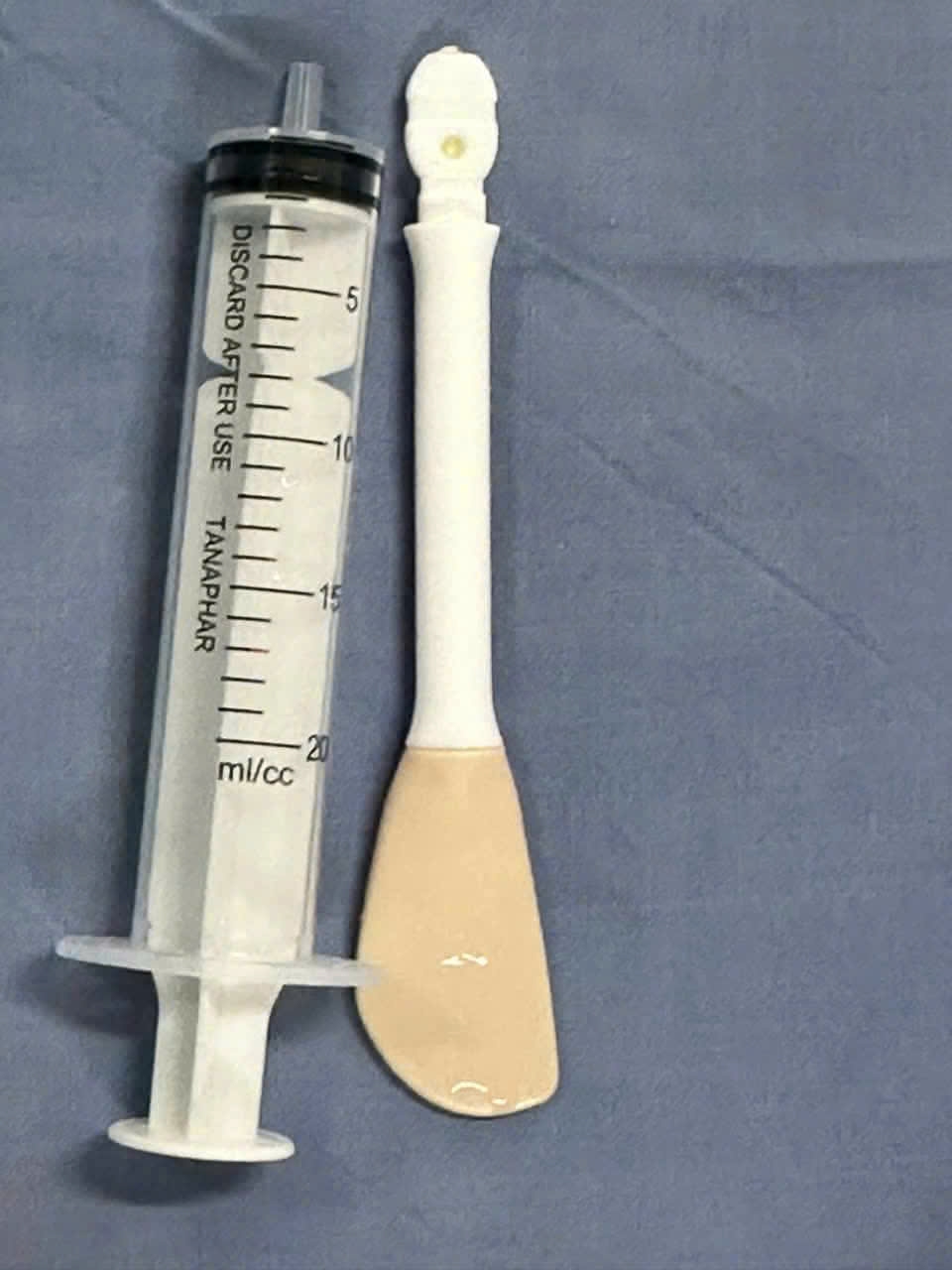 Người phụ nữ 31 tuổi nuốt b&agrave;n chải d&agrave;i 20cm v&agrave;o bụng - Ảnh 1.