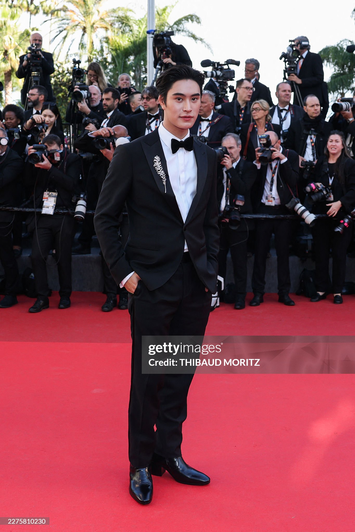 Thảm đỏ Cannes ng&agrave;y 4: "Thi&ecirc;n thần nội y" giấu bụng bầu, BamBam (GOT7) để t&oacute;c bổ luống bị d&igrave;m tơi tả- Ảnh 17.