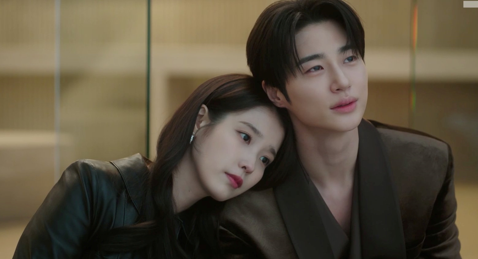 Perfect Crown tập 11: Byeon Woo Seok ch&iacute;nh thức l&ecirc;n ng&ocirc;i vua, IU chĩa sũng v&agrave;o kẻ mưu hại chồng m&igrave;nh- Ảnh 11.