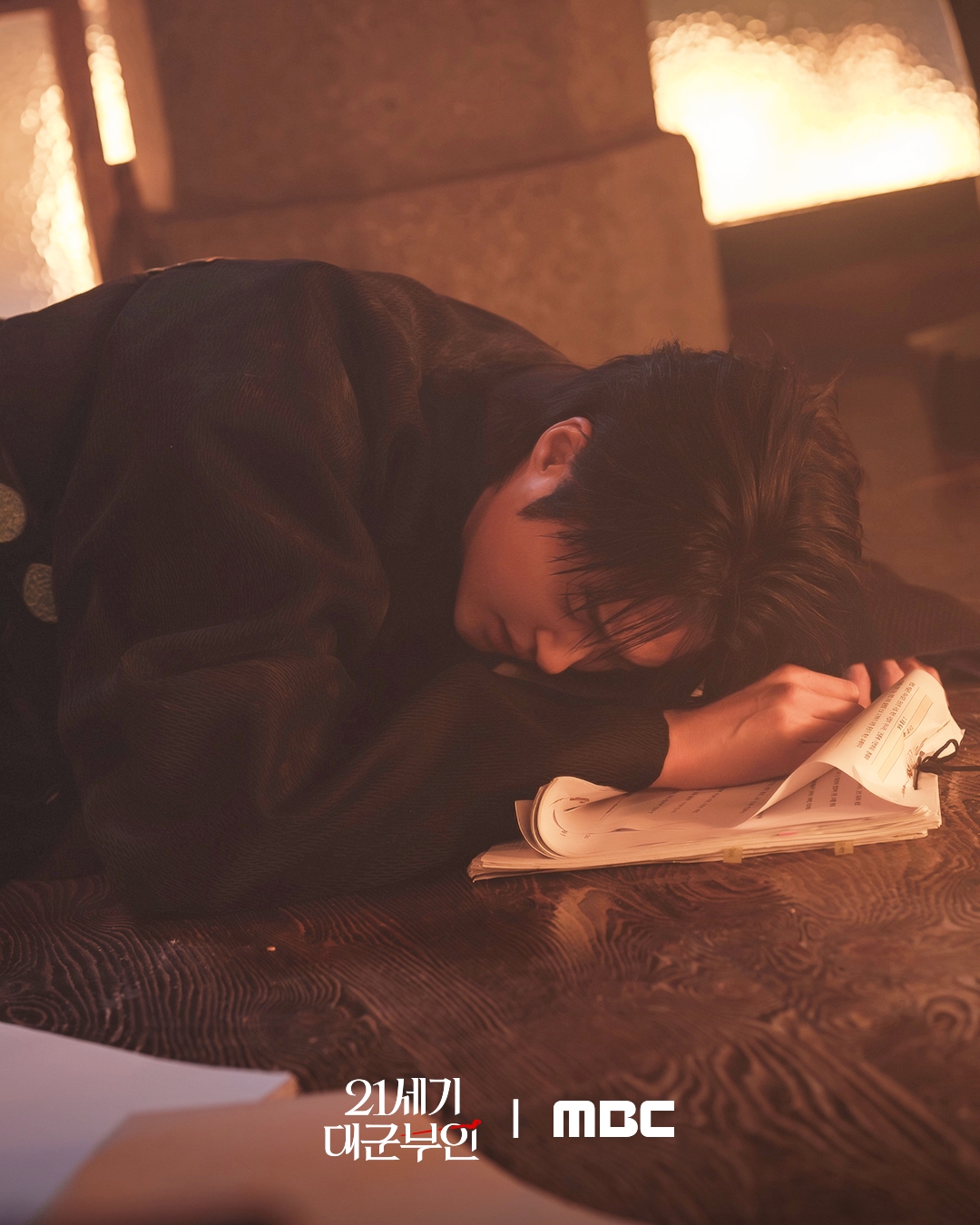 Perfect Crown tập 11: Byeon Woo Seok ch&iacute;nh thức l&ecirc;n ng&ocirc;i vua, IU chĩa sũng v&agrave;o kẻ mưu hại chồng m&igrave;nh- Ảnh 3.