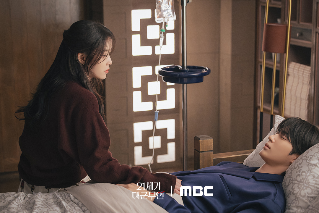 Perfect Crown tập 11: Byeon Woo Seok ch&iacute;nh thức l&ecirc;n ng&ocirc;i vua, IU chĩa sũng v&agrave;o kẻ mưu hại chồng m&igrave;nh- Ảnh 4.