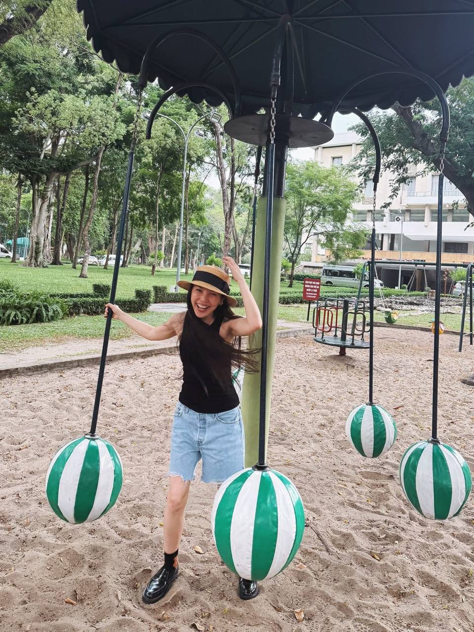 Đẳng cấp nhan sắc kh&ocirc;ng chỉnh sửa của mỹ nh&acirc;n Vbiz: 45 tuổi khoe da n&acirc;u, d&aacute;ng nuột, mặt kh&ocirc;ng thấy điểm n&agrave;o l&atilde;o ho&aacute;- Ảnh 6.