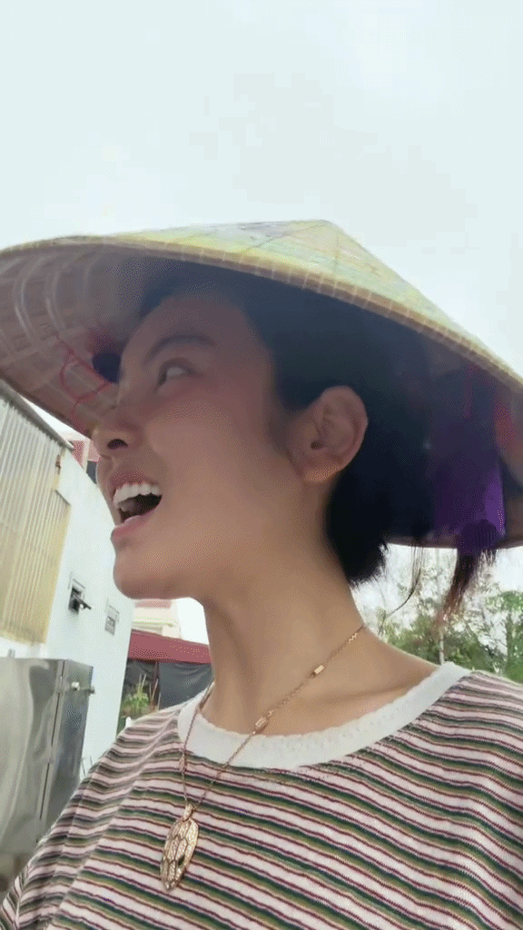 Chu Thanh Huyền đến ớt cũng phải đi xin h&agrave;ng x&oacute;m, nh&igrave;n sang Do&atilde;n Hải My ra cửa nh&agrave; h&aacute;i xo&agrave;i cả rổ ăn kh&ocirc;ng ch&aacute;n - Ảnh 7.
