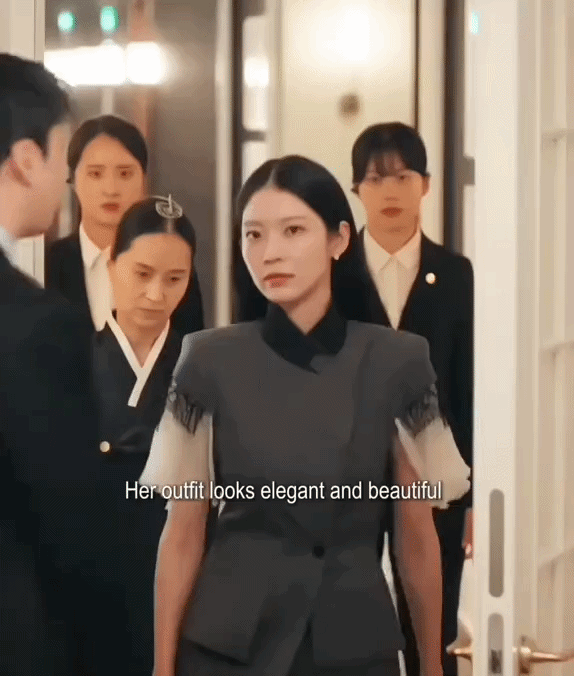 Nữ phụ g&acirc;y sốt m&agrave;n ảnh với kh&iacute; chất "perfect queen": Mặc đẹp kh&ocirc;ng cần cố, diện outfit n&agrave;o cũng thấy sang- Ảnh 3.