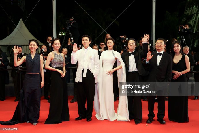 Jeon Ji Hyun đổ bộ Cannes 2026: Bị "ống k&iacute;nh tử thần" b&oacute;c mẽ l&agrave;n da l&atilde;o h&oacute;a, clip cam thường c&oacute; g&acirc;y thất vọng?- Ảnh 12.