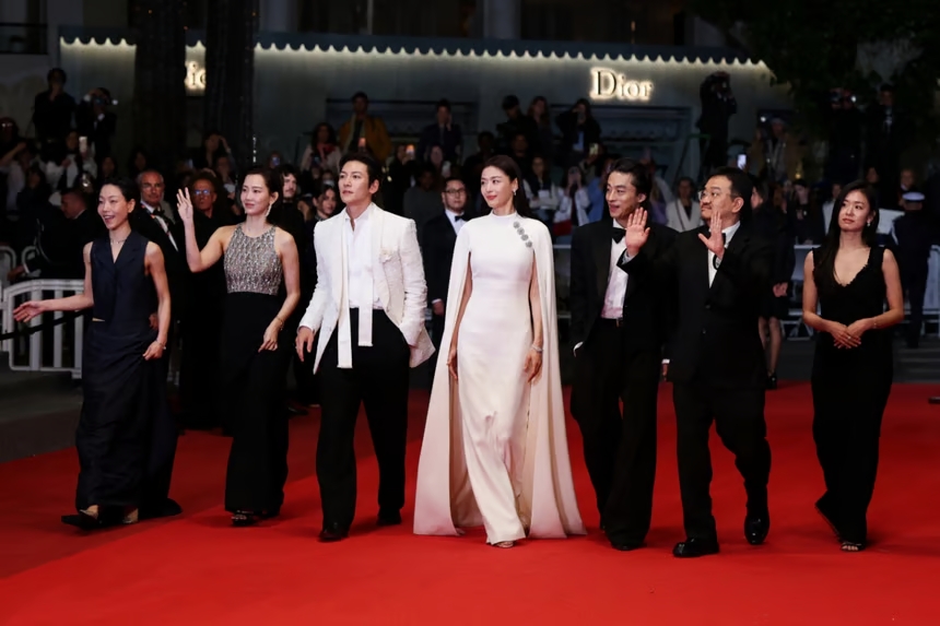 Chiếu nửa đ&ecirc;m m&agrave; phim H&agrave;n n&agrave;y vẫn l&agrave;m Cannes dậy s&oacute;ng: Hay cỡ n&agrave;o m&agrave; vỗ tay 7 ph&uacute;t, nữ ch&iacute;nh sang qu&aacute; trời- Ảnh 3.