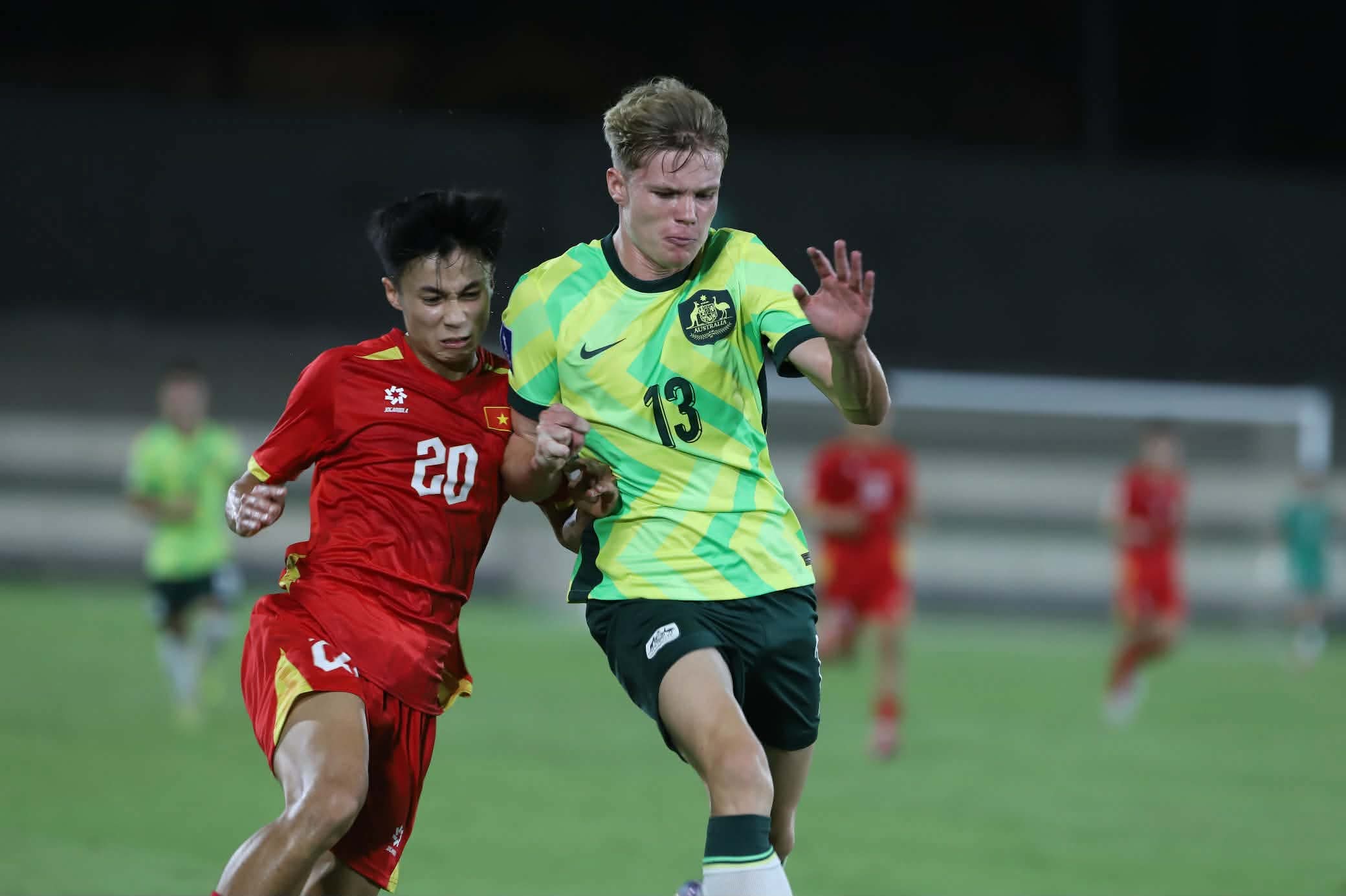 Xác định 4 đội vào bán kết U17 châu Á: "Team dùng đũa" chia nửa buồn vui 3 Thua 0-3 Australia, U17 Việt Nam dừng chân tại tứ kết U17 châu Á