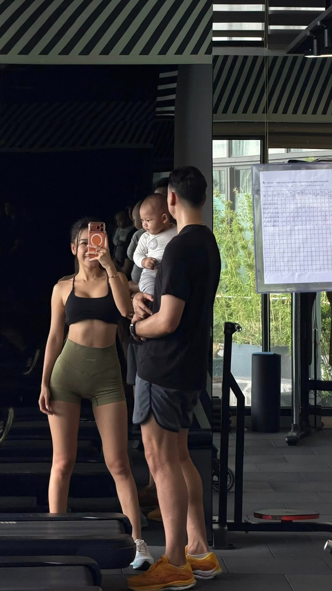 Kiểu hẹn h&ograve; tốn mồ h&ocirc;i của d&agrave;n cầu thủ nổi tiếng v&agrave; vợ: Th&agrave;nh quả xứng đ&aacute;ng!- Ảnh 11.