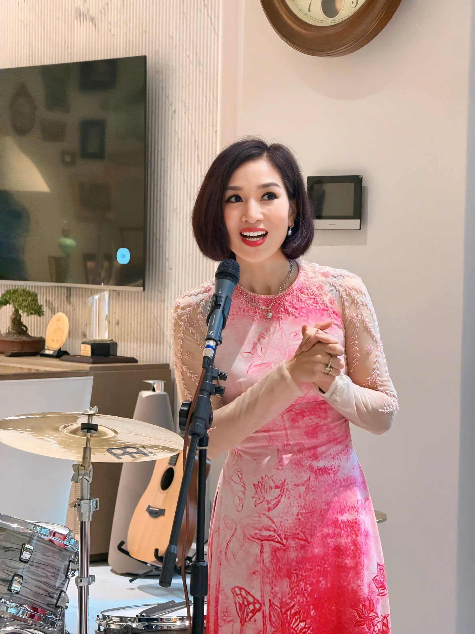 Mỹ nh&acirc;n Việt sinh 2 con trai cho chồng đại gia: 47 tuổi vẫn trẻ đẹp như thiếu nữ, sống đời "nữ ho&agrave;ng" trong biệt thự 200 tỷ- Ảnh 7.