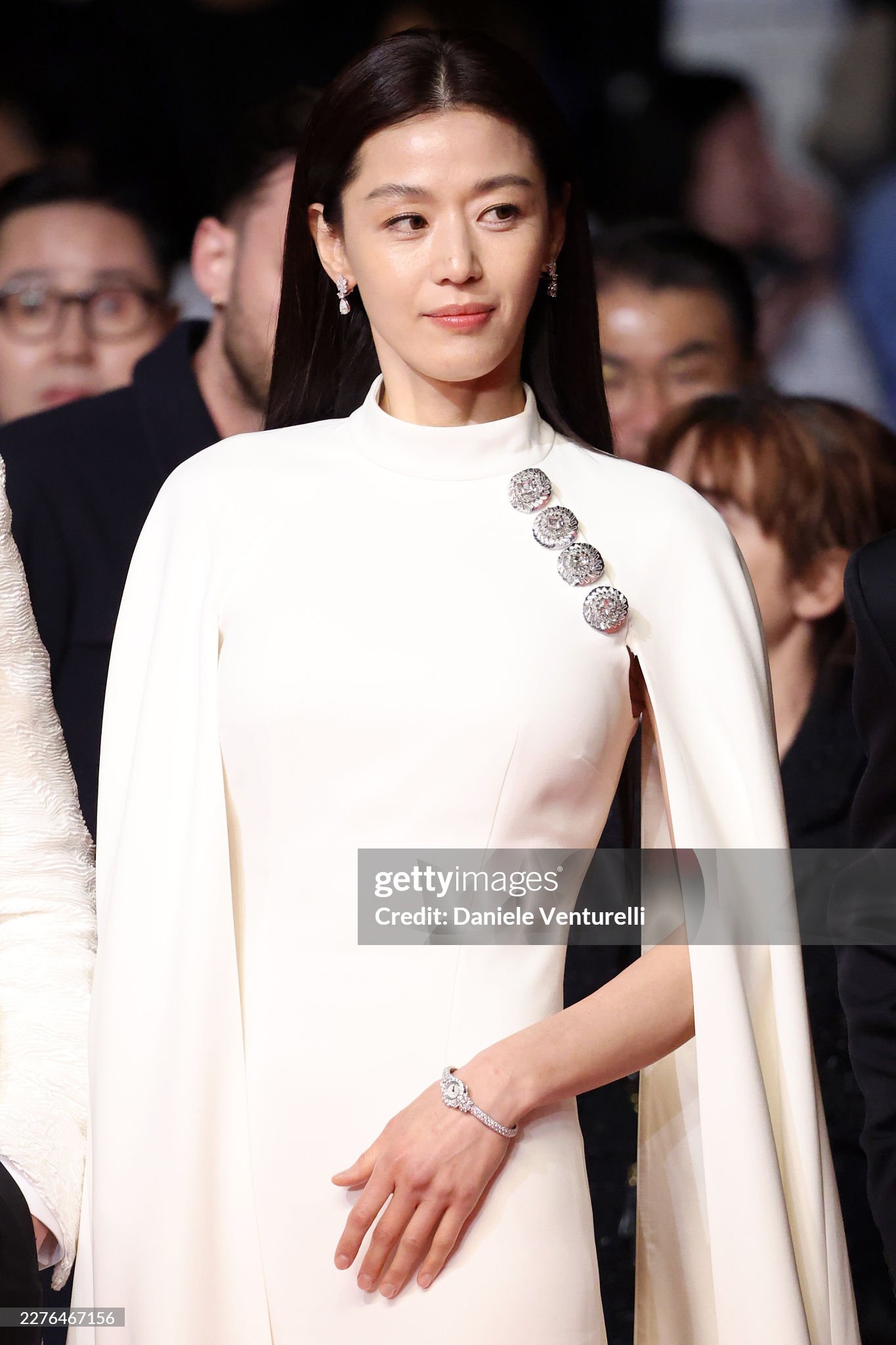 Cặp đ&ocirc;i đẹp nhất Cannes 2026 đ&acirc;y rồi: Nh&agrave; g&aacute;i l&agrave; nữ thần chảnh nhất showbiz, nh&agrave; trai visual đỉnh d&atilde; man- Ảnh 3.