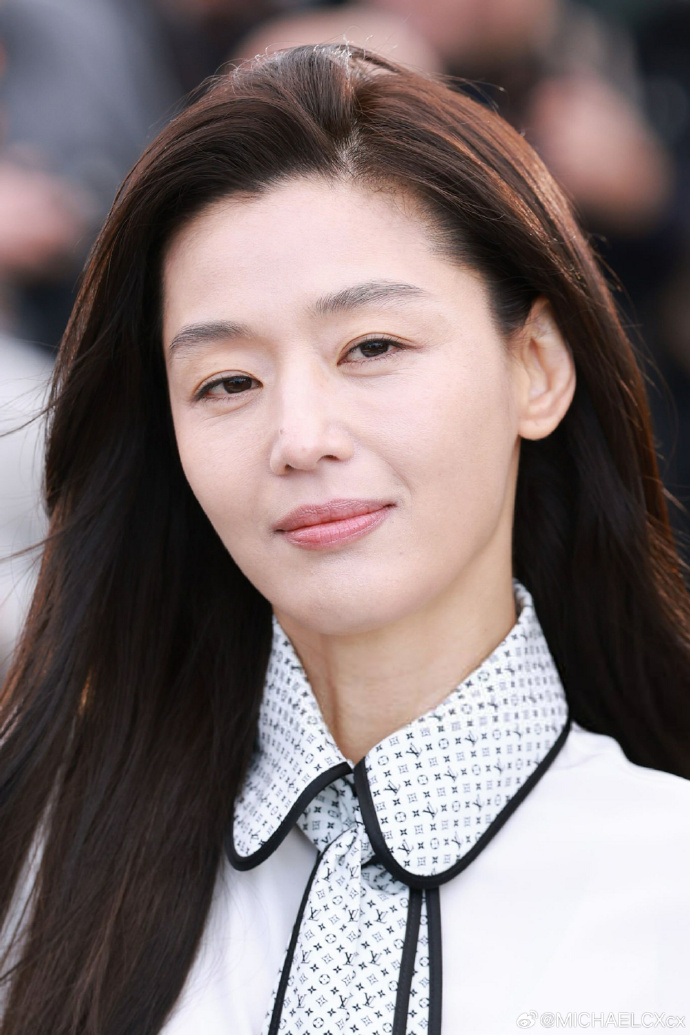 Jeon Ji Hyun đổ bộ Cannes 2026: Bị "ống k&iacute;nh tử thần" b&oacute;c mẽ l&agrave;n da l&atilde;o h&oacute;a, clip cam thường c&oacute; g&acirc;y thất vọng?- Ảnh 5.