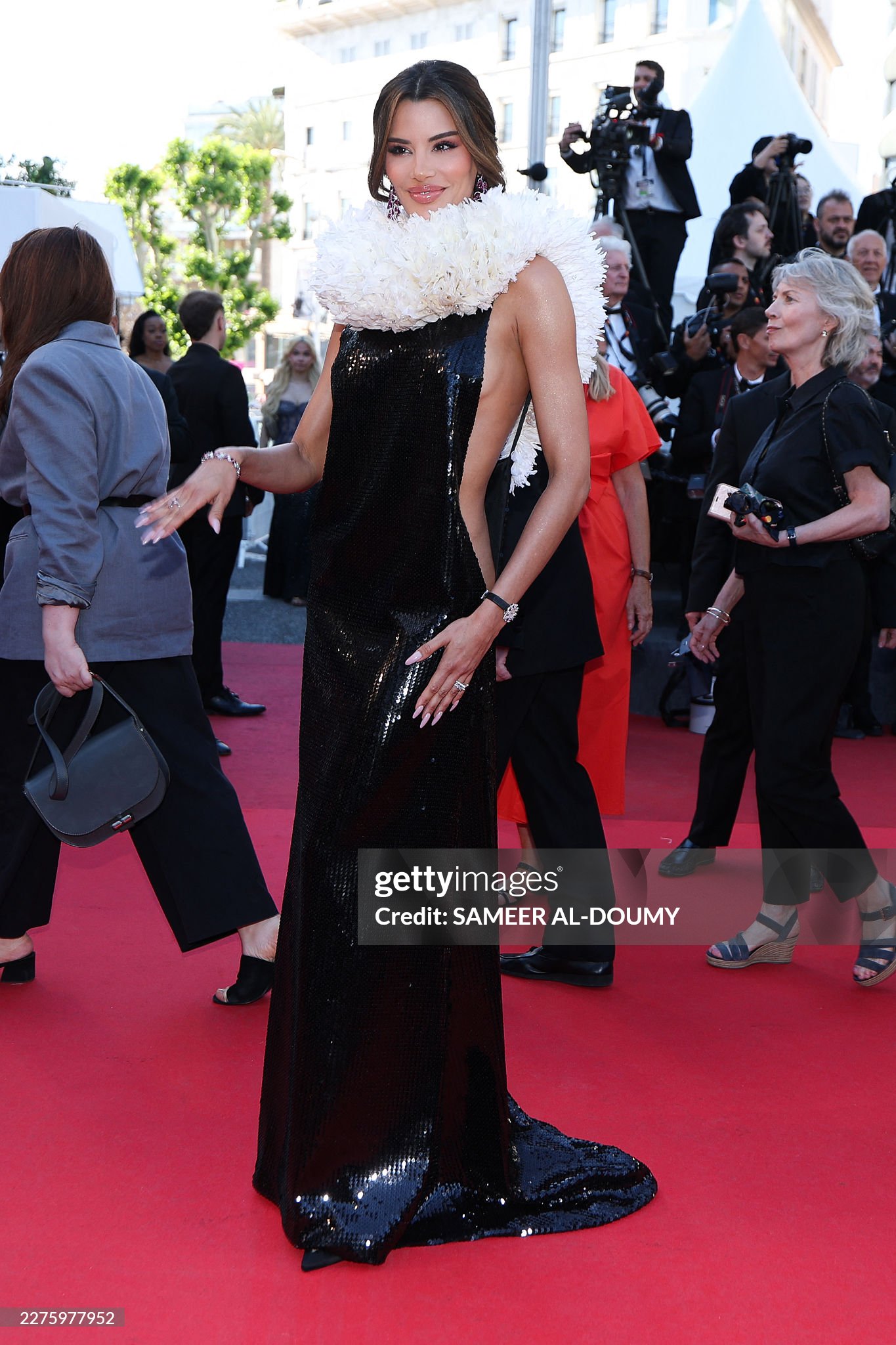 Thảm đỏ Cannes ng&agrave;y 5: "Chị đại" Chompoo Araya chiếm trọn spotlight, si&ecirc;u mẫu Nga ngang nhi&ecirc;n hở bạo phạm quy- Ảnh 21.