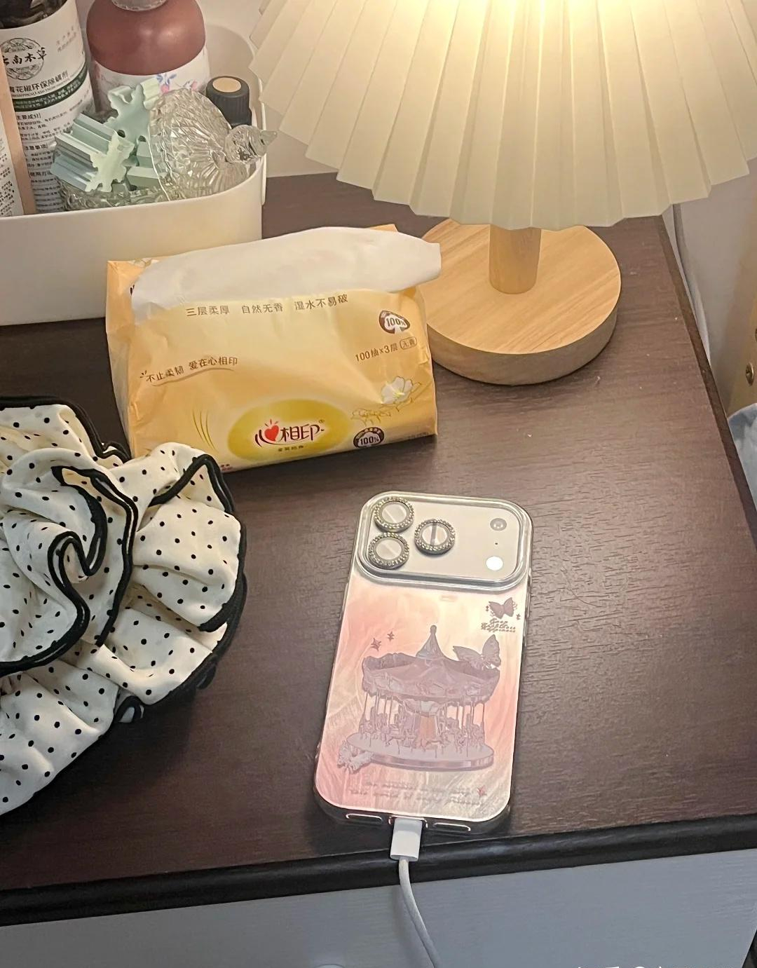 Kiểm tra ph&ograve;ng ngủ của bạn: Nếu vẫn giữ 6 m&oacute;n đồ n&agrave;y, giấc ngủ c&oacute; thể đang &ldquo;xuống cấp&rdquo; từng ng&agrave;y m&agrave; bạn kh&ocirc;ng nhận ra - Ảnh 6.