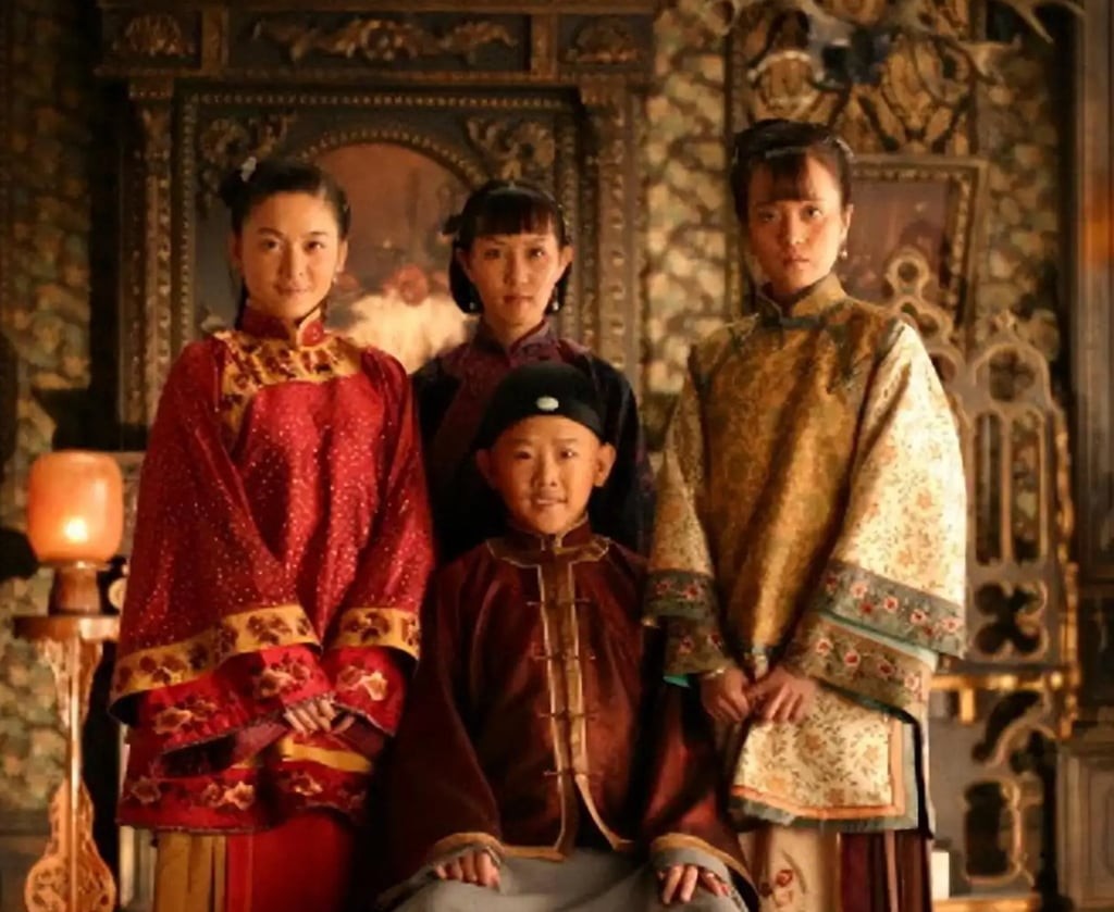 Chụp ảnh cưới, người đ&agrave;n &ocirc;ng 40 tuổi bị nhầm l&agrave; "con của vợ" - Ảnh 2.