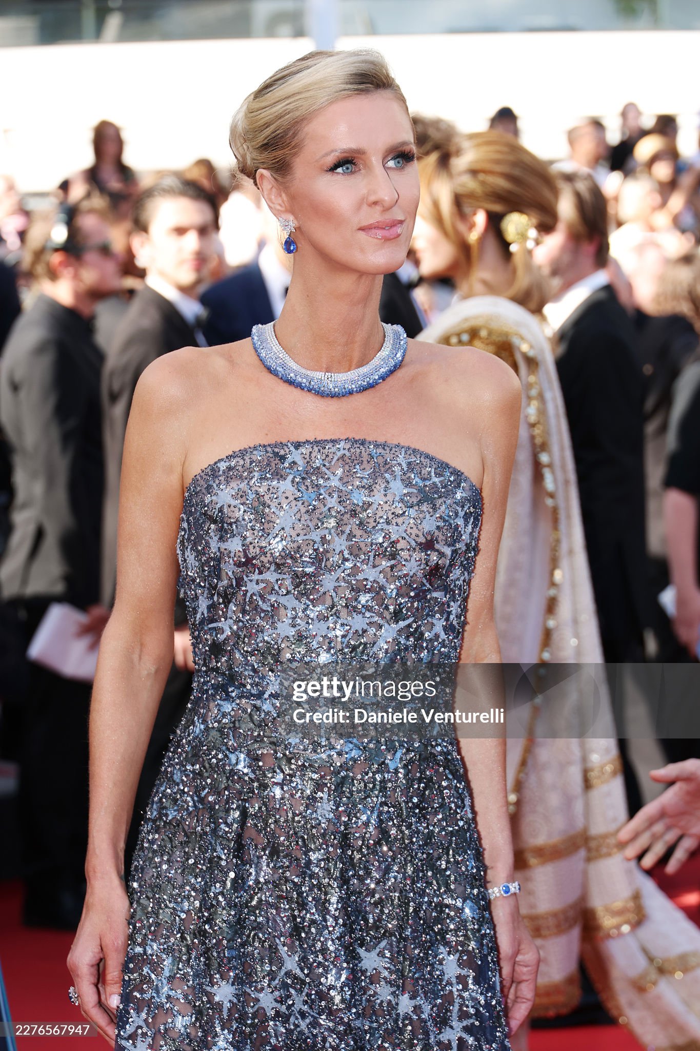 Thảm đỏ Cannes ng&agrave;y 5: "Chị đại" Chompoo Araya chiếm trọn spotlight, si&ecirc;u mẫu Nga ngang nhi&ecirc;n hở bạo phạm quy- Ảnh 18.
