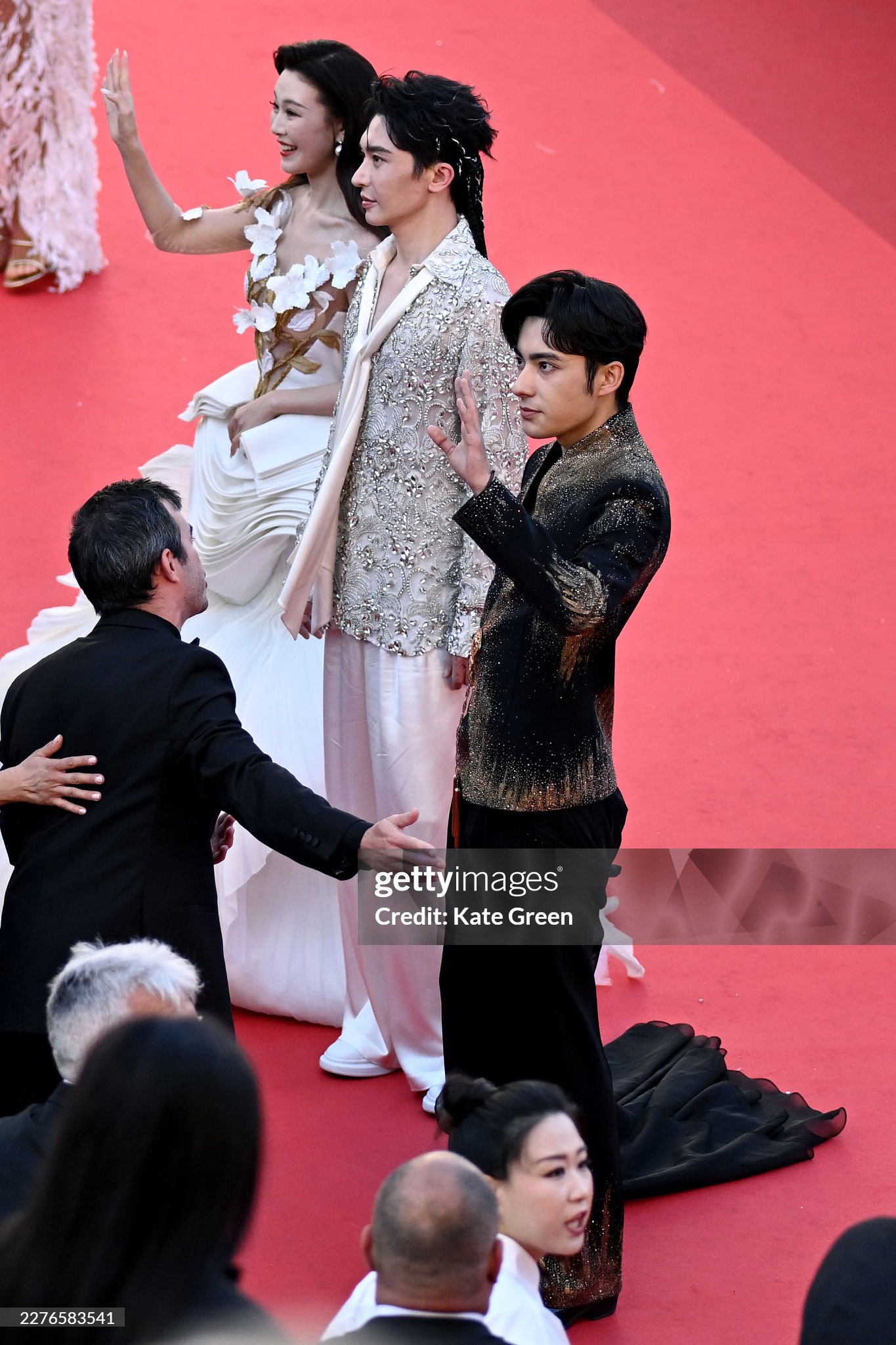 Thảm đỏ Cannes ng&agrave;y 5: "Chị đại" Chompoo Araya chiếm trọn spotlight, si&ecirc;u mẫu Nga ngang nhi&ecirc;n hở bạo phạm quy- Ảnh 14.