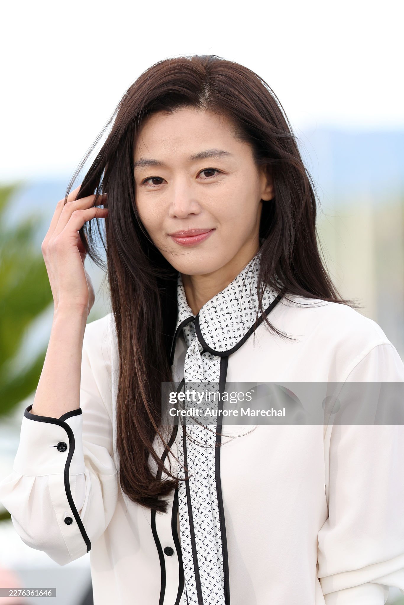 Jeon Ji Hyun đổ bộ Cannes 2026: Bị "ống k&iacute;nh tử thần" b&oacute;c mẽ l&agrave;n da l&atilde;o h&oacute;a, clip cam thường c&oacute; g&acirc;y thất vọng?- Ảnh 3.