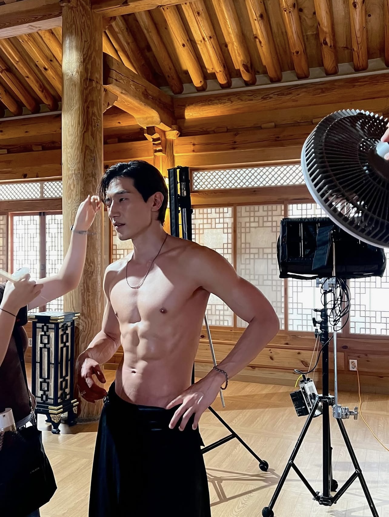 Thủ tướng đẹp nhất m&agrave;n ảnh: Body to&agrave;n m&uacute;i cực phẩm, cứ xuất hiện l&agrave; như tr&igrave;nh diễn thời trang- Ảnh 9.