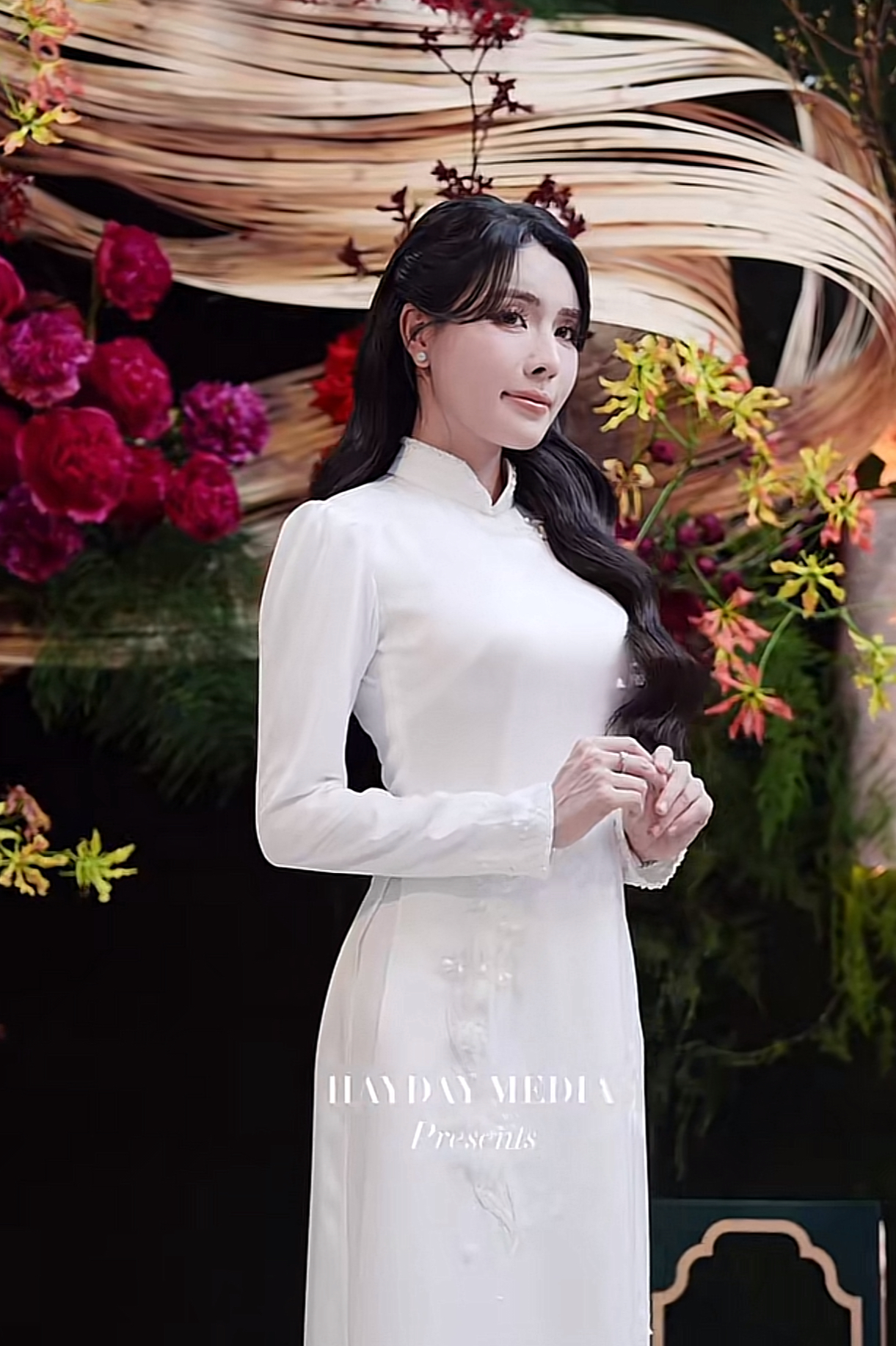 Văn Thanh rước &ldquo;chị đẹp gymer&rdquo; B&iacute;ch Hạnh về dinh bằng Rolls-Royce bạc tỷ, c&ocirc; d&acirc;u xinh kh&ocirc;ng điểm ch&ecirc;- Ảnh 4.