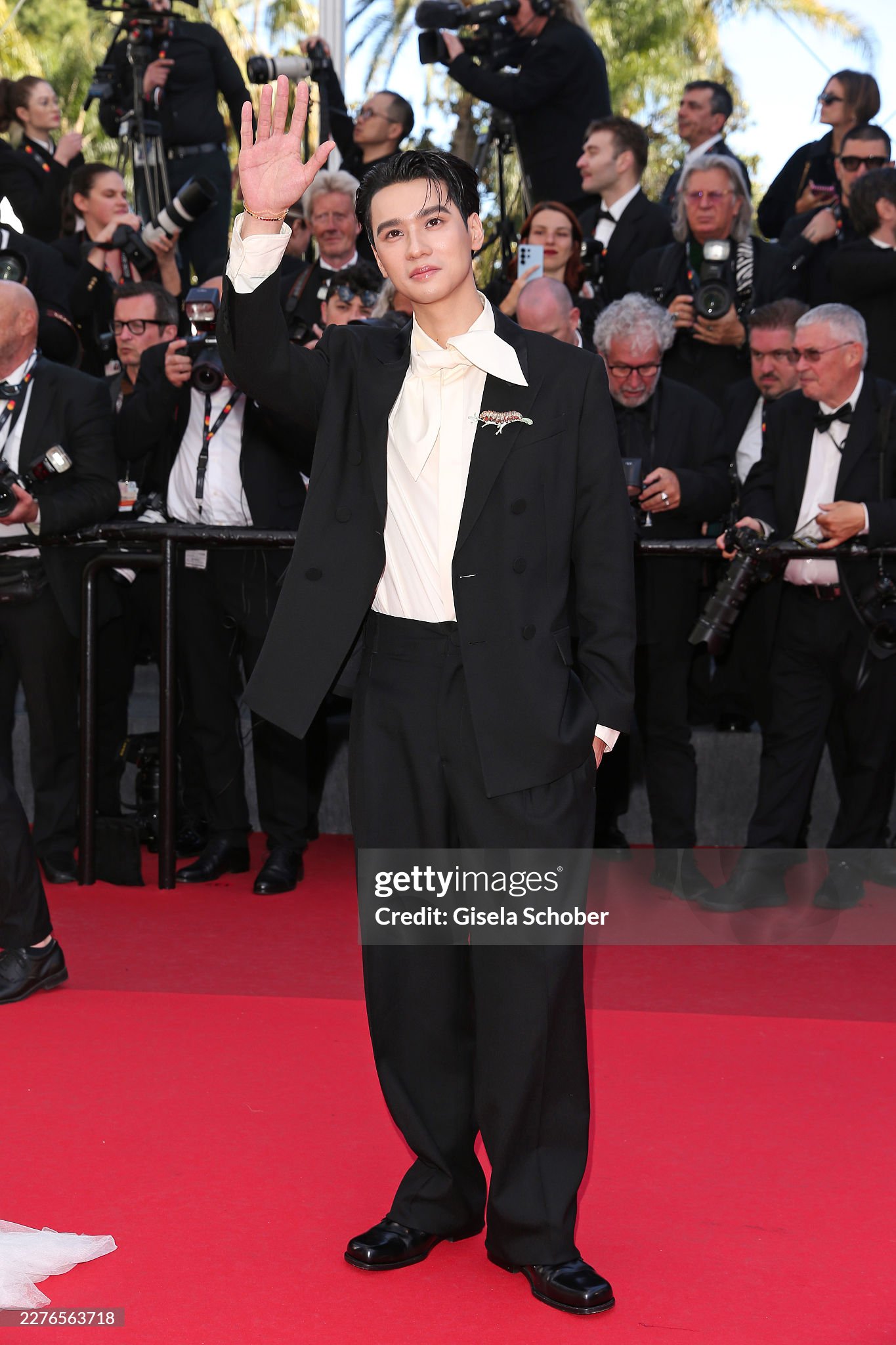 Thảm đỏ Cannes ng&agrave;y 5: "Chị đại" Chompoo Araya chiếm trọn spotlight, si&ecirc;u mẫu Nga ngang nhi&ecirc;n hở bạo phạm quy- Ảnh 15.