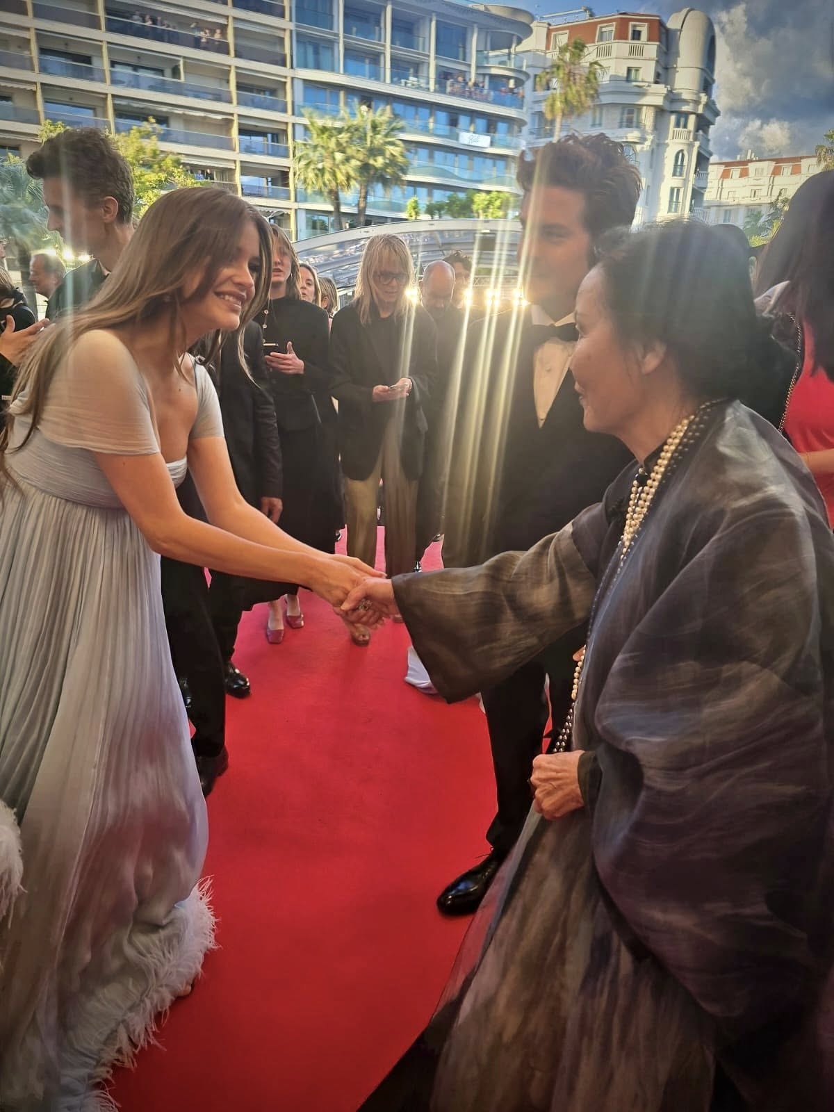 Tuyệt sắc giai nh&acirc;n Việt tỏa s&aacute;ng với &aacute;o d&agrave;i tr&ecirc;n thảm đỏ Cannes 2026, diễn xuất đỉnh cao được Hollywood vinh danh- Ảnh 3.