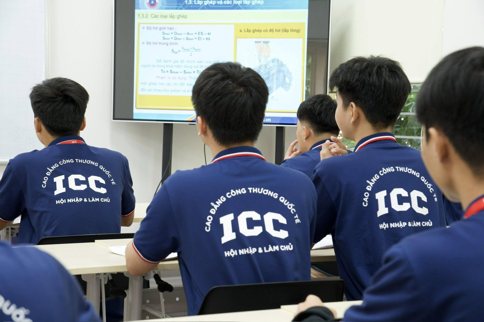 Giữa cơn bão AI, có một ngành vẫn “miễn nhiễm” và đang thiếu người trầm trọng - Ảnh 3. Giữa cơn bão AI, có một ngành vẫn “miễn nhiễm” và đang thiếu người trầm trọng - Ảnh 3.