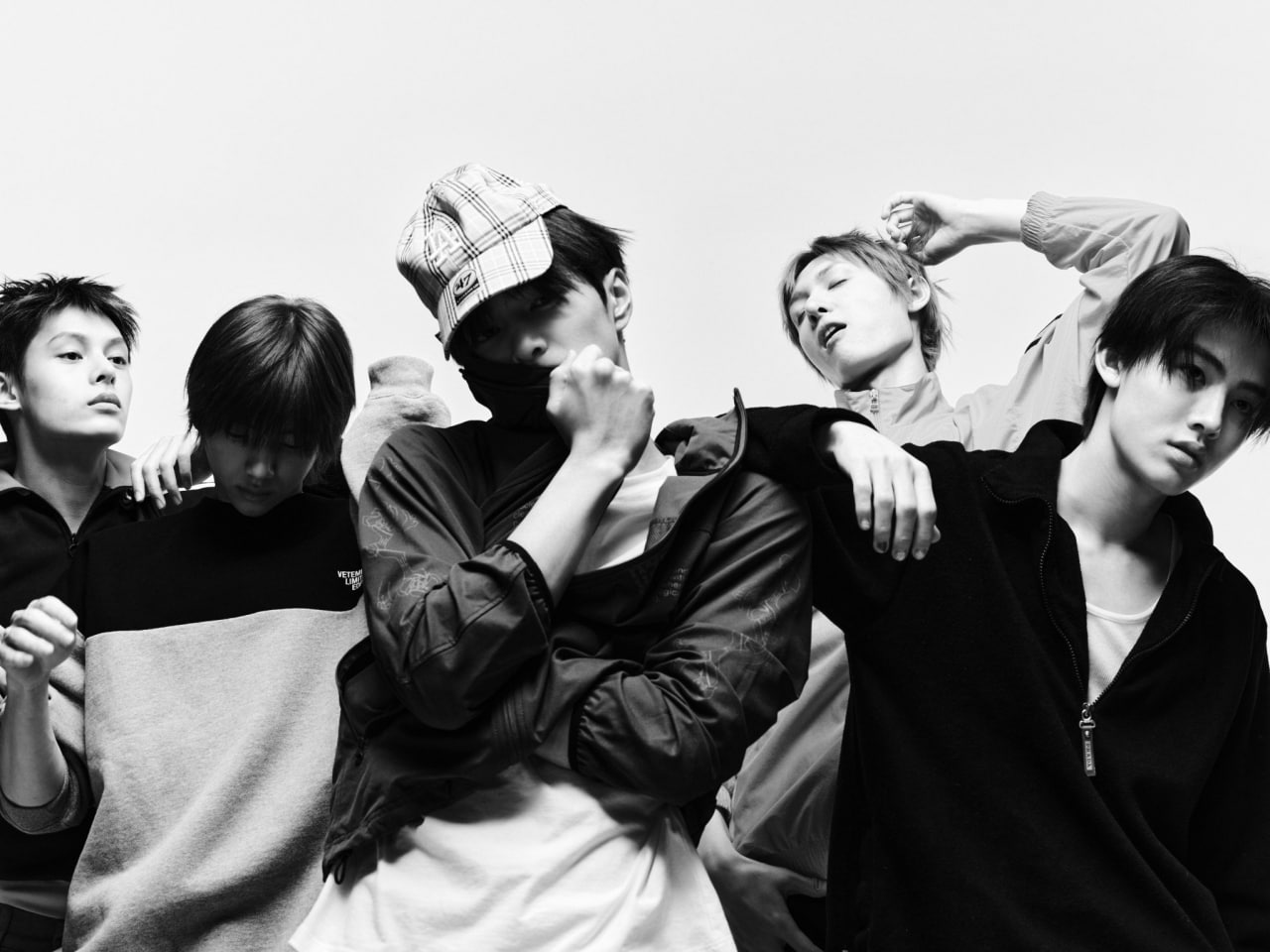 Xuất hiện BIGBANG phi&ecirc;n bản &ldquo;chiết c&agrave;nh&rdquo; nhưng kh&ocirc;ng ai gh&eacute;t nổi v&igrave; qu&aacute; đẹp trai - Ảnh 6.
