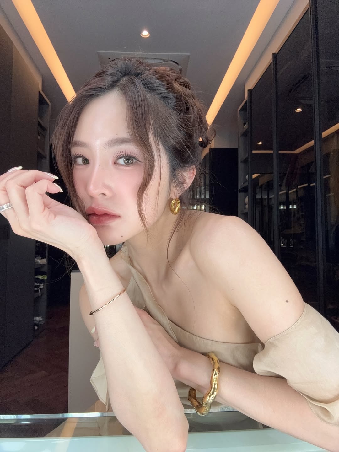 Căng: Minh tinh đ&igrave;nh đ&aacute;m tuy&ecirc;n bố ly th&acirc;n chồng thiếu gia bị tố x&acirc;m hại em trai, c&ocirc;ng khai xin lỗi nạn nh&acirc;n v&agrave; 50 sao hạng A- Ảnh 3.