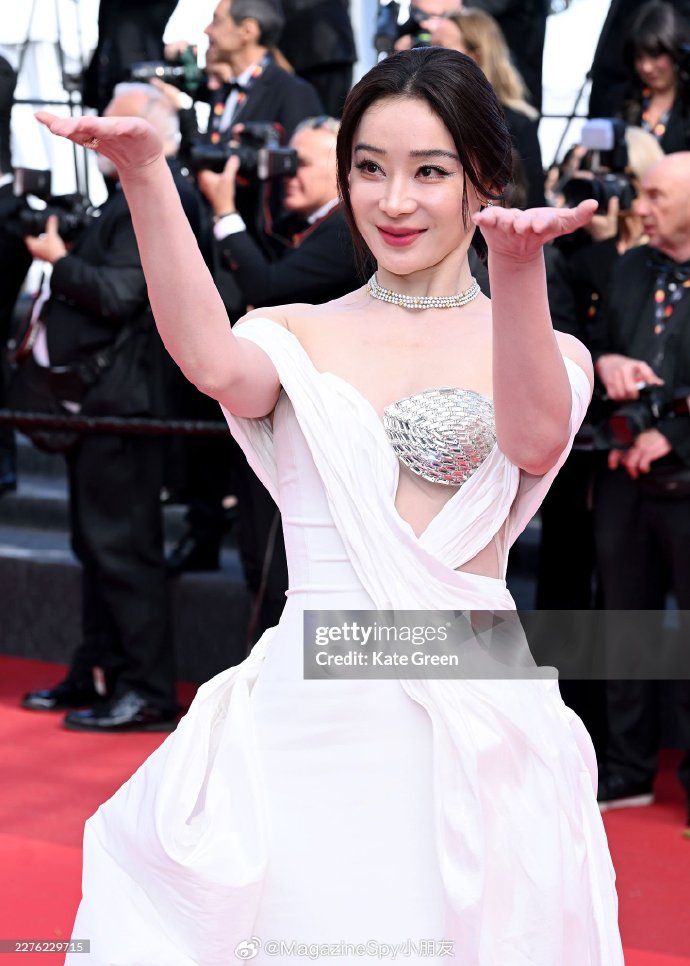 Getty Images b&oacute;c trần ch&ecirc;nh lệch nhan sắc giữa sao Trung v&agrave; H&agrave;n- Ảnh 13.
