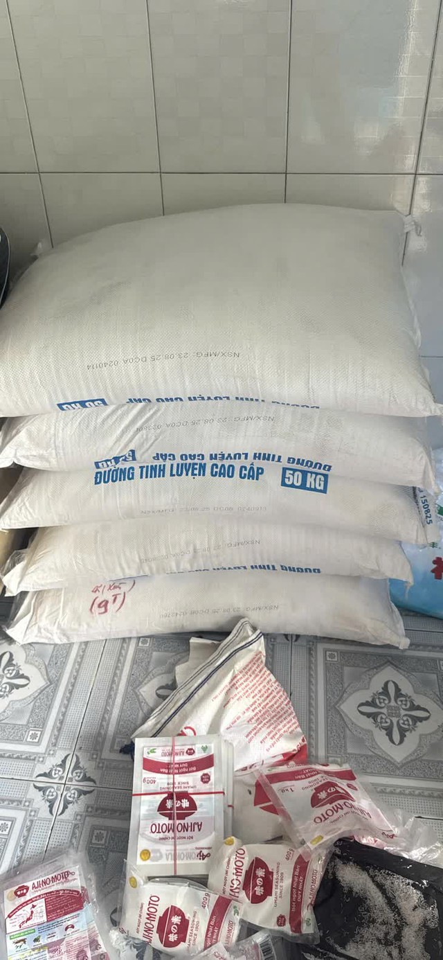 Đột k&iacute;ch một kho h&agrave;ng, c&ocirc;ng an ph&aacute;t hiện đường d&acirc;y sản xuất bột ngọt Ajinomoto giả, hơn 4 tấn đ&atilde; tuồn ra thị trường- Ảnh 5.