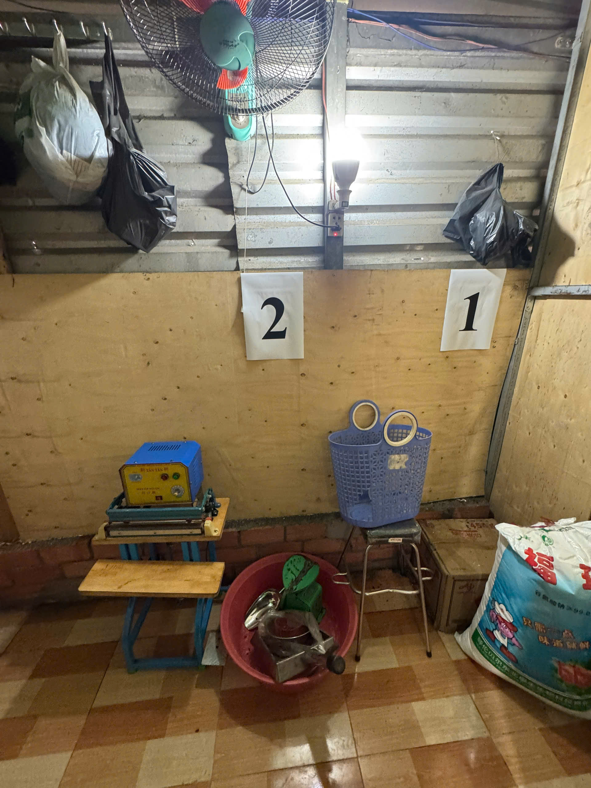 B&agrave; tr&ugrave;m bột ngọt giả ở TPHCM điều h&agrave;nh đ&agrave;n em hoạt động ra sao? - Ảnh 3.