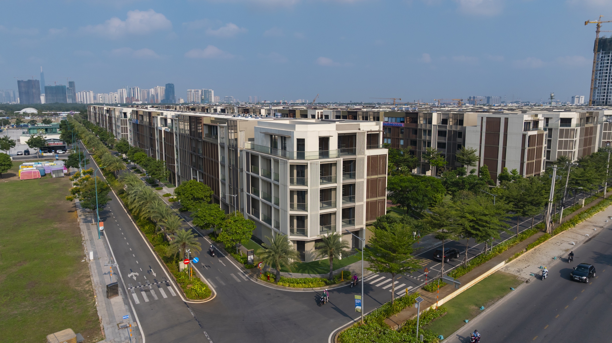Cận cảnh những khu biệt thự chỉ d&agrave;nh cho giới nh&agrave; gi&agrave;u tại TPHCM, c&oacute; dự &aacute;n gi&aacute; l&ecirc;n đến v&agrave;i trăm tỷ mỗi căn- Ảnh 3.