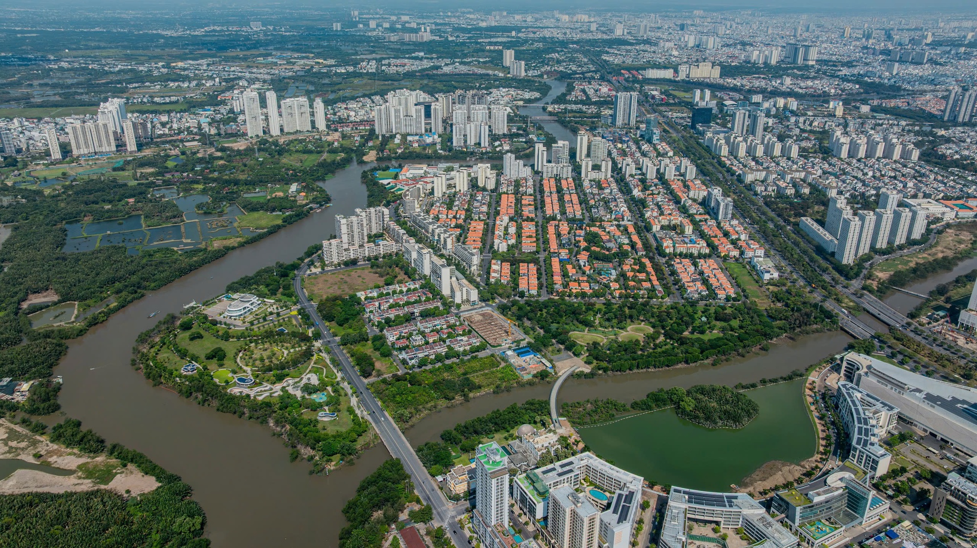 Cận cảnh những khu biệt thự chỉ d&agrave;nh cho giới nh&agrave; gi&agrave;u tại TPHCM, c&oacute; dự &aacute;n gi&aacute; l&ecirc;n đến v&agrave;i trăm tỷ mỗi căn- Ảnh 5.
