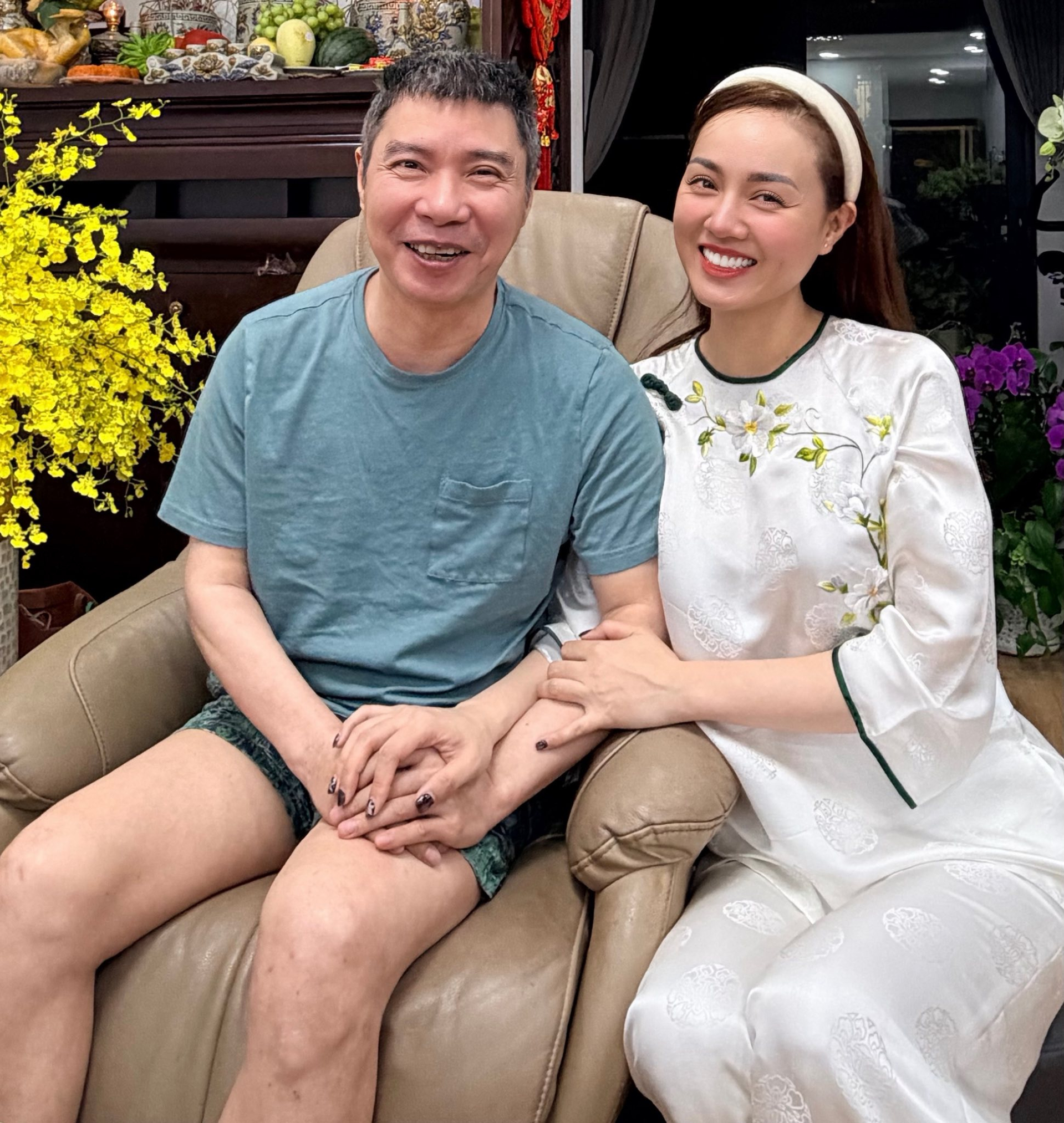 Vợ NS C&ocirc;ng L&yacute; uất ức nhắc thẳng 1 người lợi dụng h&igrave;nh ảnh chồng: "Bệnh tật vẫn bắt quay 10 clip/th&aacute;ng"- Ảnh 4.