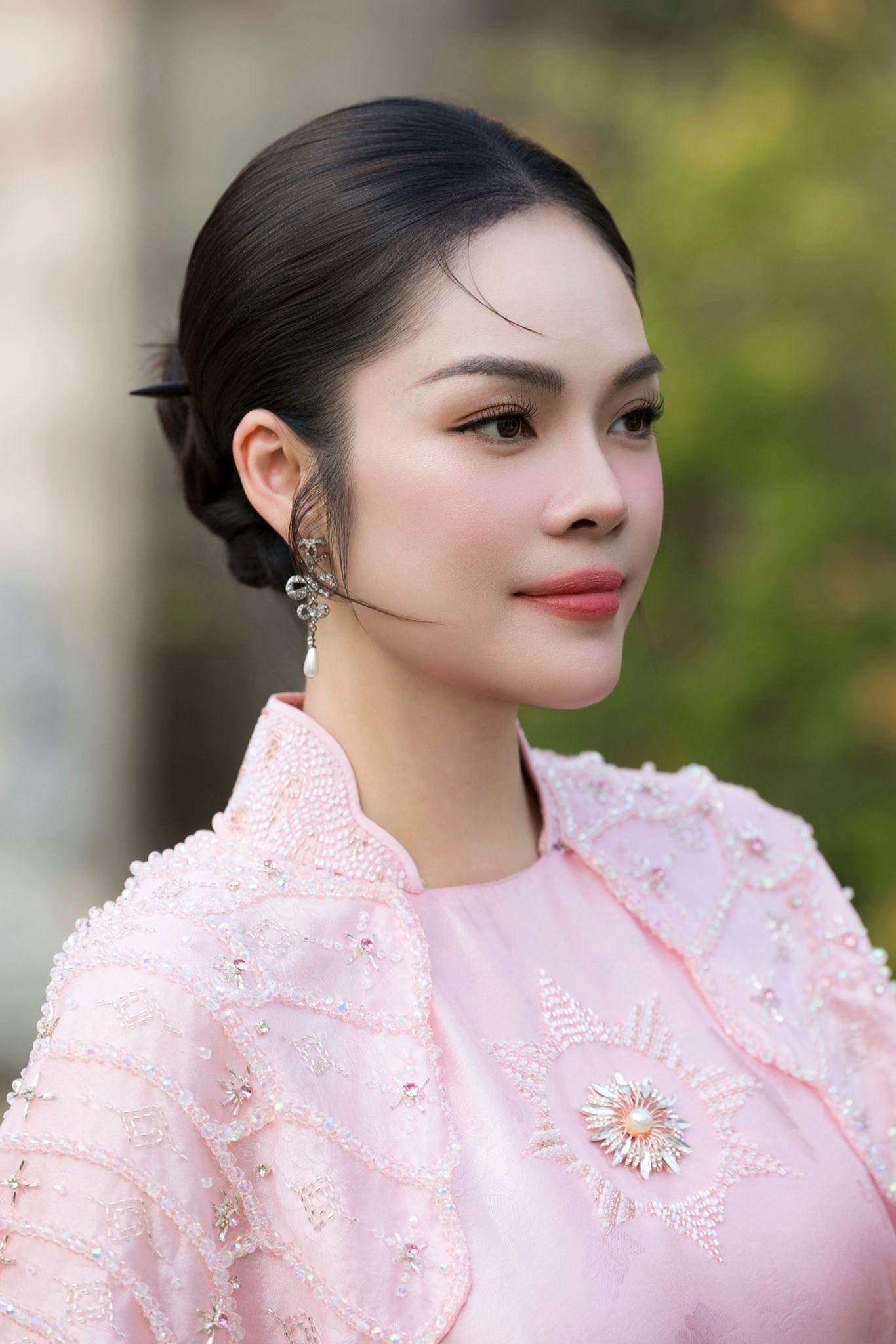Khung h&igrave;nh đang h&uacute;t cả triệu view: Đối thủ của Ngọc Trinh chưa bằng 1 mỹ nh&acirc;n miền T&acirc;y- Ảnh 6.