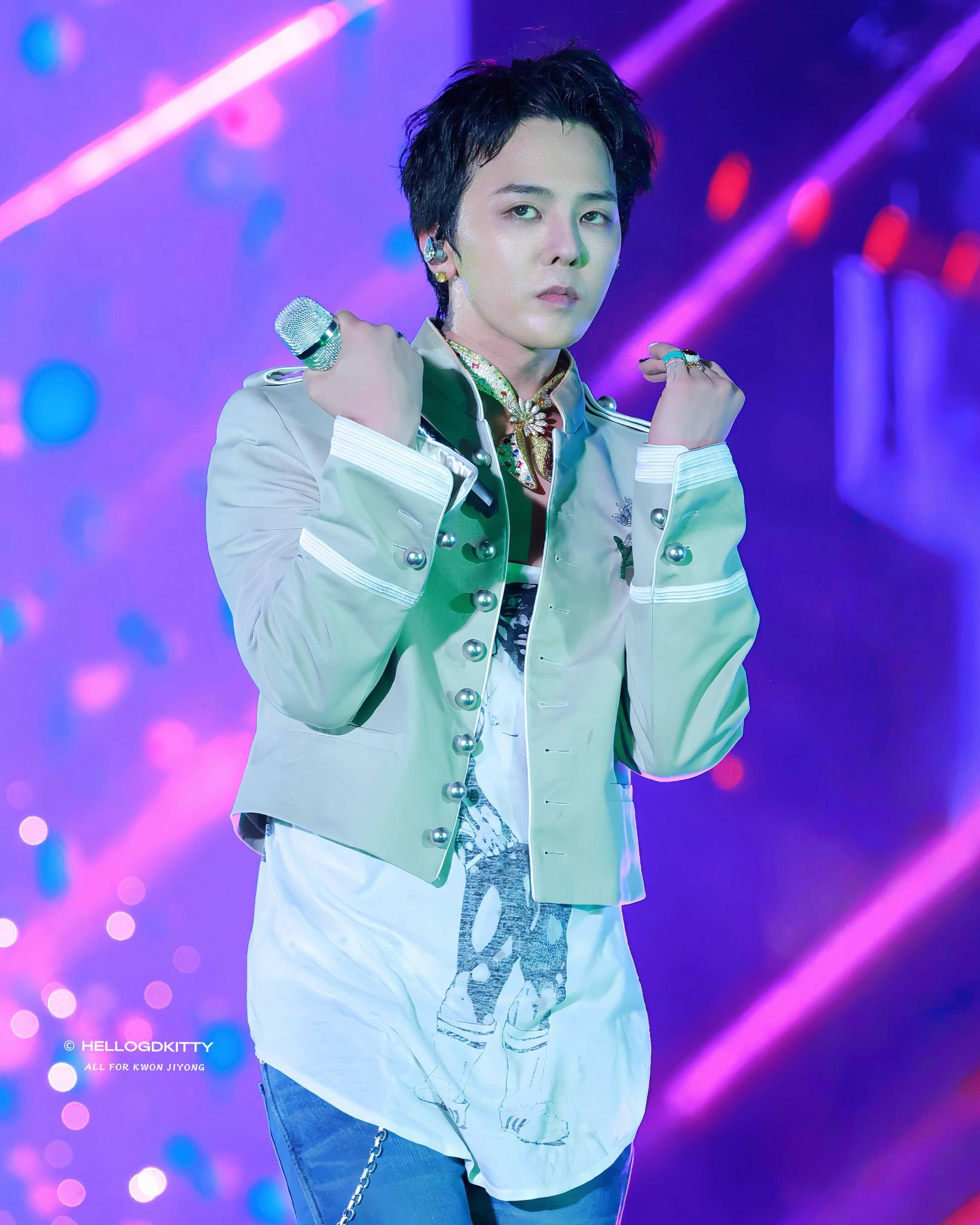 Cho&aacute;ng với độ gi&agrave;u của G-Dragon: Chủ căn hộ 640 tỷ cho ph&oacute;ng thẳng si&ecirc;u xe v&agrave;o ph&ograve;ng kh&aacute;ch, hết mua nh&agrave; đến tặng v&agrave;ng 9999 cho nh&acirc;n vi&ecirc;n- Ảnh 9.