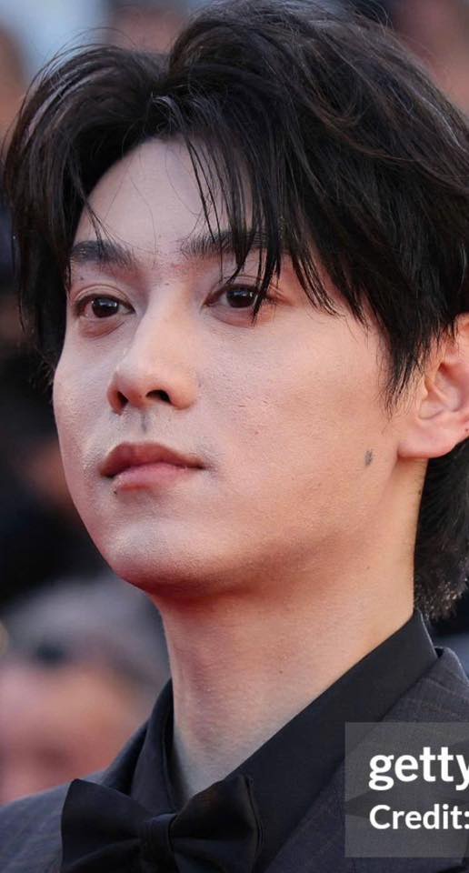 Mỹ nam "kh&oacute; coi" nhất Cannes 2026 đ&acirc;y rồi: Mặt mũi lờ đờ &aacute;nh mắt thất thần tr&ecirc;n thảm đỏ, c&agrave;ng nh&igrave;n c&agrave;ng n&oacute;ng mắt- Ảnh 5.