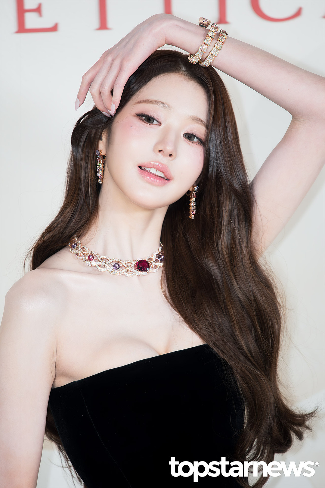 Thực hư chuyện khe ngực của "c&ocirc;ng ch&uacute;a Kpop" bị xo&aacute; sạch bởi tay BVLGARI- Ảnh 4.