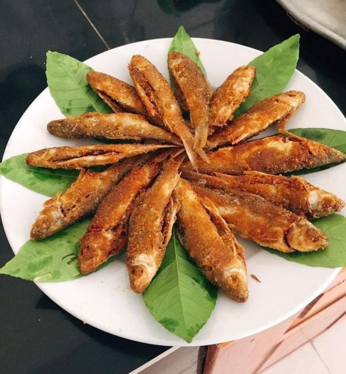 M&oacute;n c&aacute; tốn cơm l&agrave; đặc sản nổi tiếng của v&ugrave;ng qu&ecirc; đất Tổ, ăn một lần m&ecirc; tới gi&agrave; - Ảnh 8.