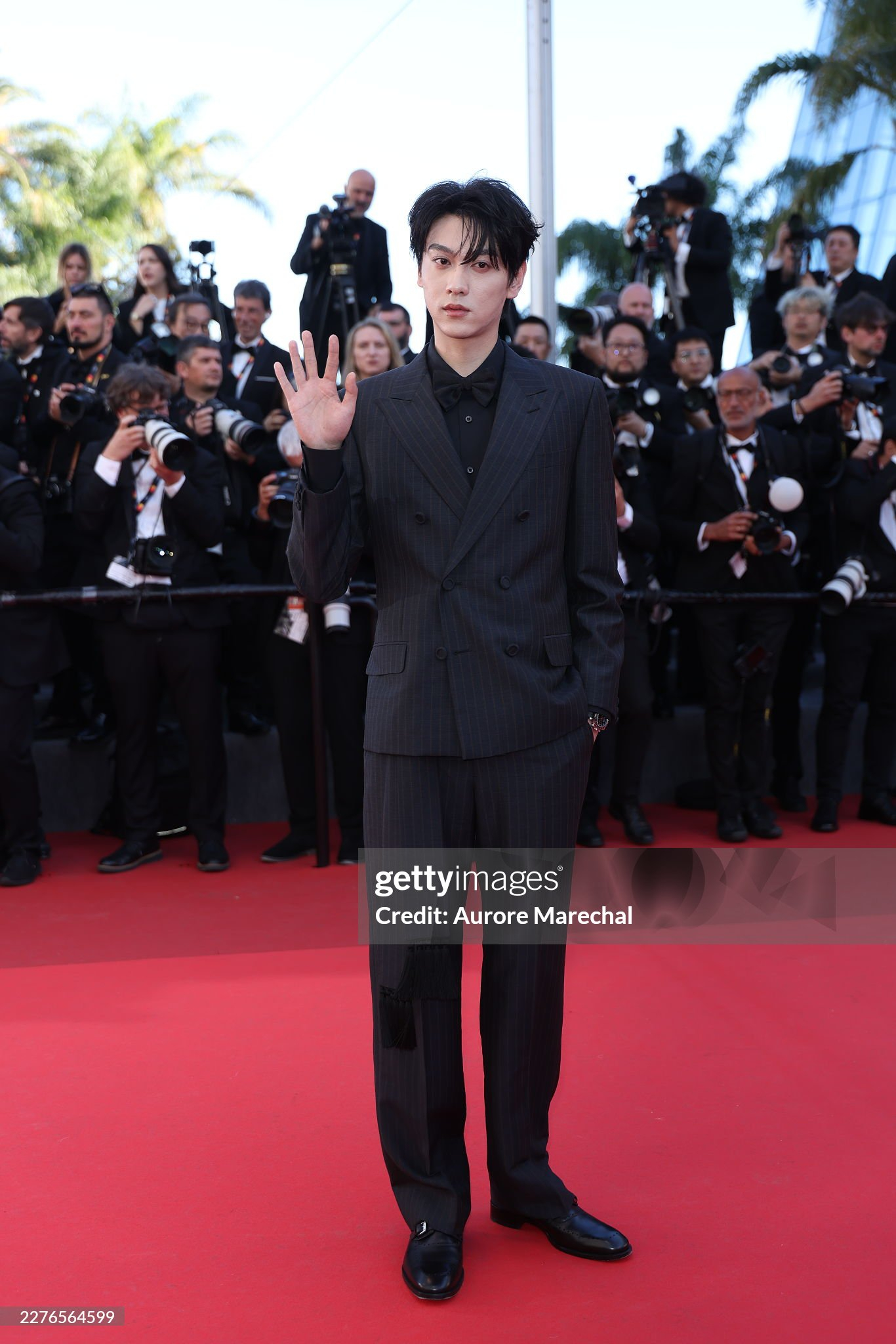Mỹ nam "kh&oacute; coi" nhất Cannes 2026 đ&acirc;y rồi: Mặt mũi lờ đờ &aacute;nh mắt thất thần tr&ecirc;n thảm đỏ, c&agrave;ng nh&igrave;n c&agrave;ng n&oacute;ng mắt- Ảnh 2.