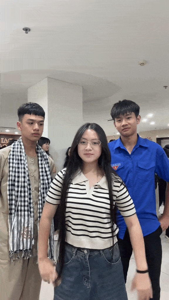 M&agrave;n dậy th&igrave; th&agrave;nh c&ocirc;ng nhất Việt Nam l&agrave; đ&acirc;y: Mới 15 tuổi đ&atilde; ra d&aacute;ng đại mỹ nh&acirc;n, visual n&eacute;t căng kh&ocirc;ng điểm trừ- Ảnh 1.