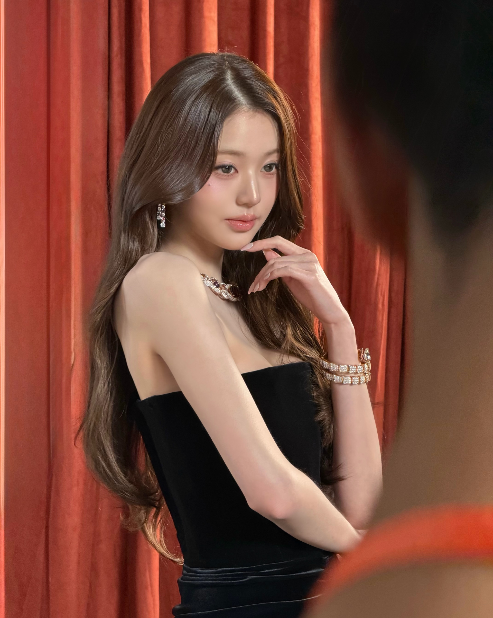 Thực hư chuyện khe ngực của "c&ocirc;ng ch&uacute;a Kpop" bị xo&aacute; sạch bởi tay BVLGARI- Ảnh 2.
