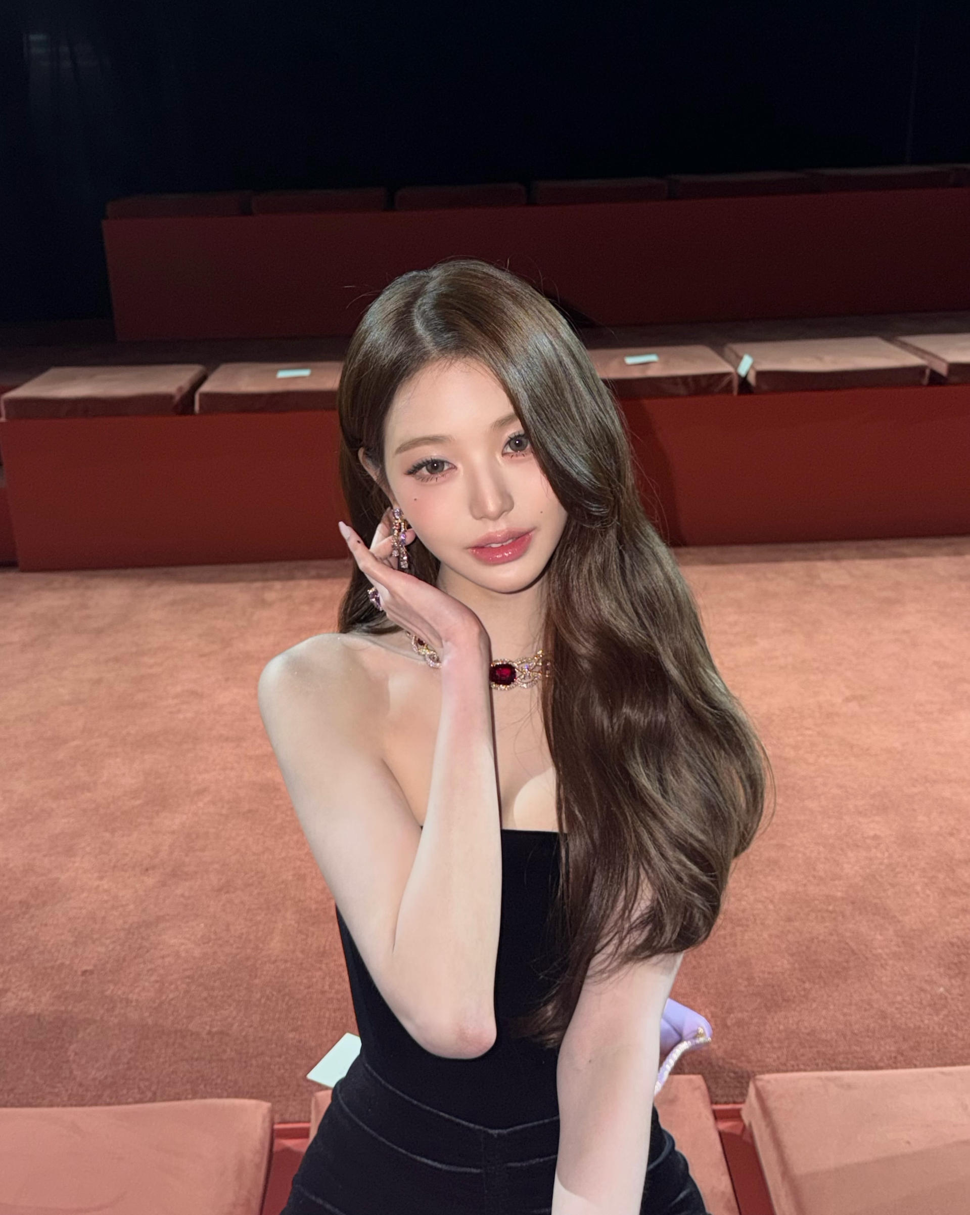 Thực hư chuyện khe ngực của "c&ocirc;ng ch&uacute;a Kpop" bị xo&aacute; sạch bởi tay BVLGARI- Ảnh 11.