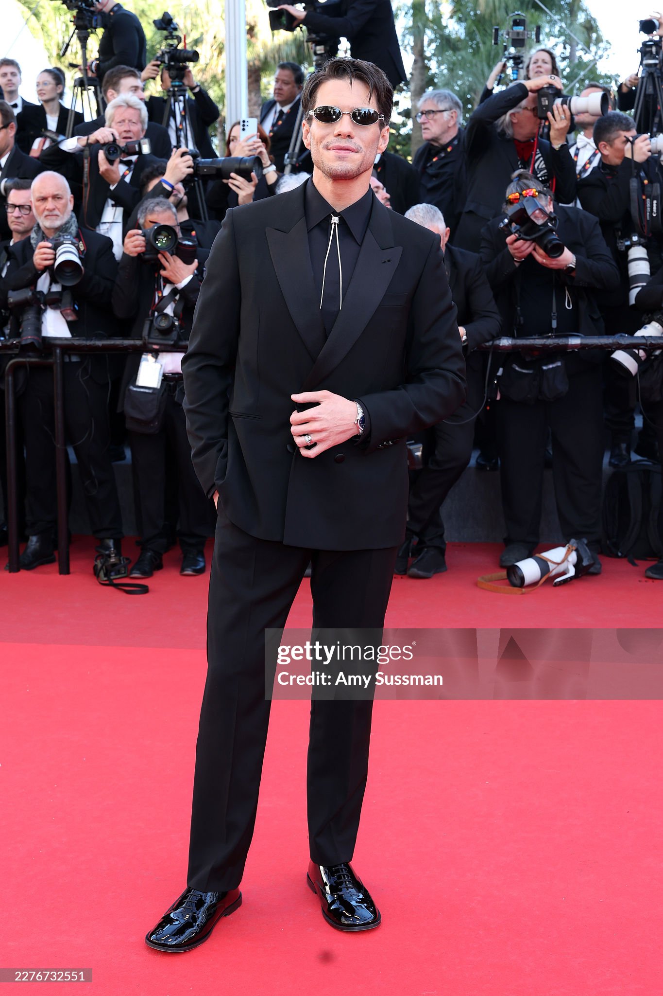 Thảm đỏ Cannes ng&agrave;y 6: "C&ocirc; d&acirc;u" Yoona đẹp chấp ống k&iacute;nh hung thần, "tr&ugrave;m hở bạo" Bella Hadid k&iacute;n đ&aacute;o bất ngờ- Ảnh 29.