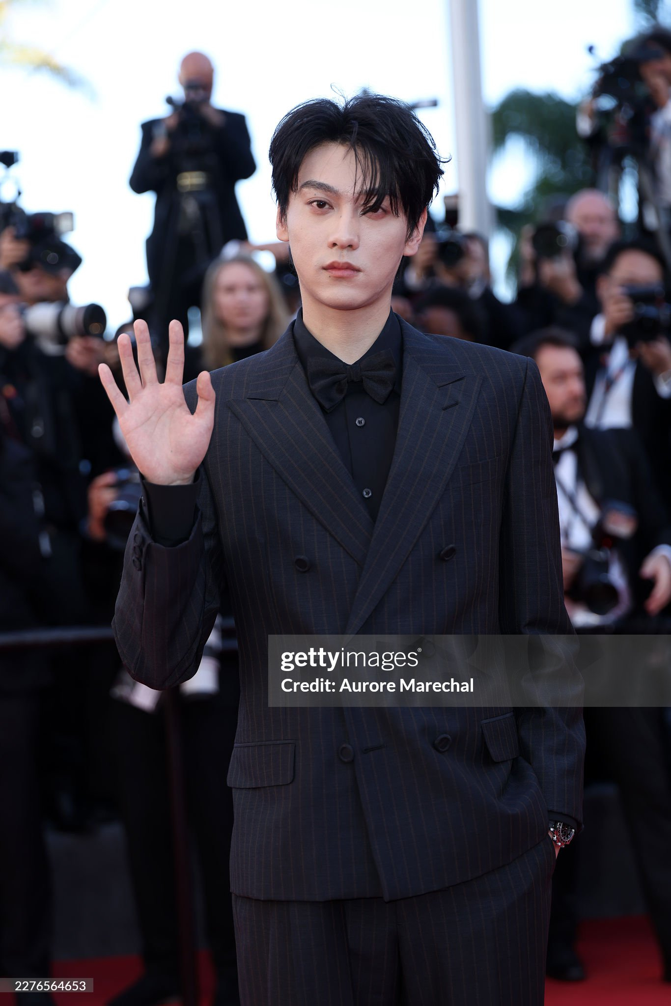 Mỹ nam "kh&oacute; coi" nhất Cannes 2026 đ&acirc;y rồi: Mặt mũi lờ đờ &aacute;nh mắt thất thần tr&ecirc;n thảm đỏ, c&agrave;ng nh&igrave;n c&agrave;ng n&oacute;ng mắt- Ảnh 1.