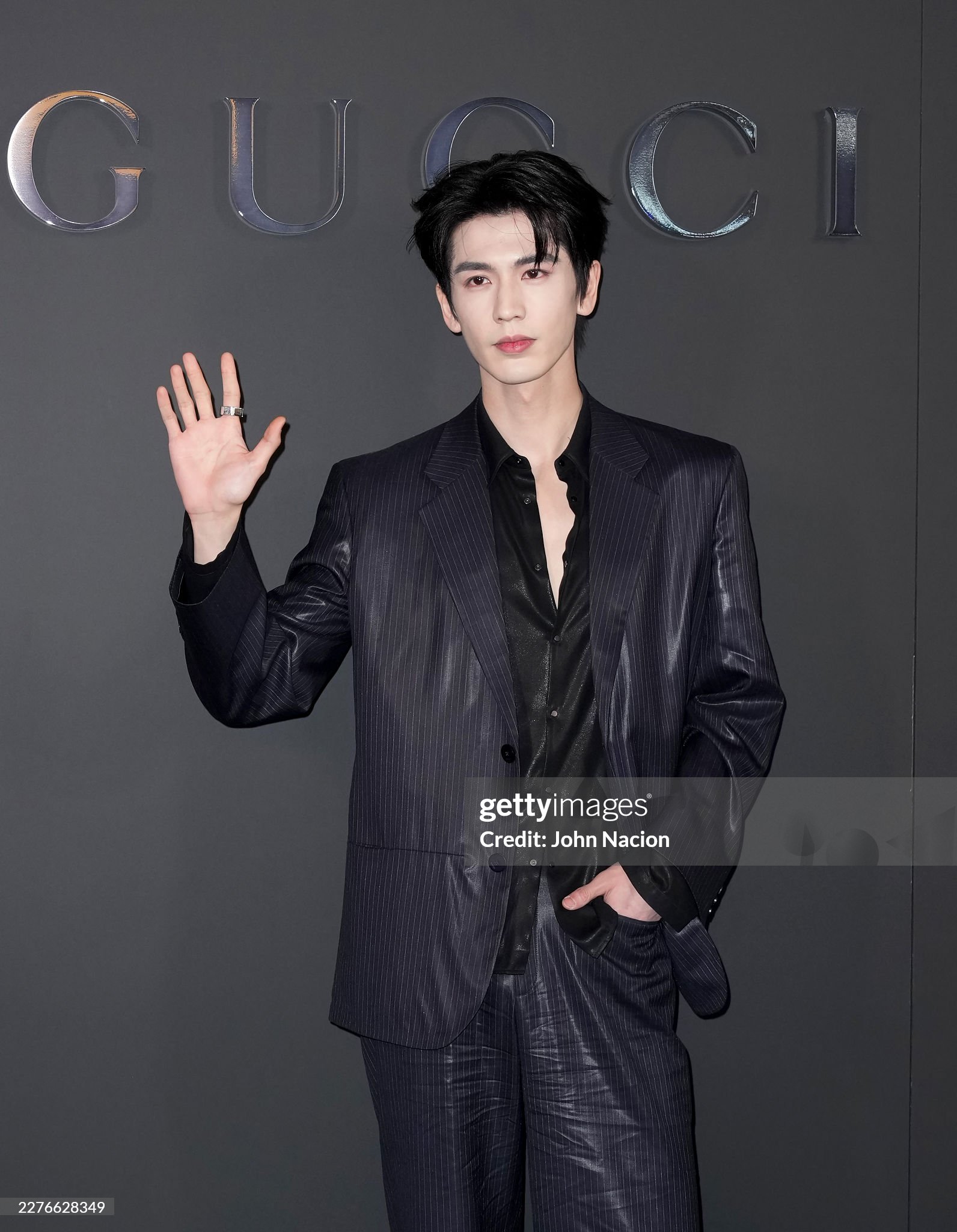 Trương Lăng H&aacute;ch trắng ph&aacute;t s&aacute;ng qua ống k&iacute;nh Getty Images, Mai Davika khoe d&aacute;ng si&ecirc;u gầy tại show Gucci- Ảnh 2.