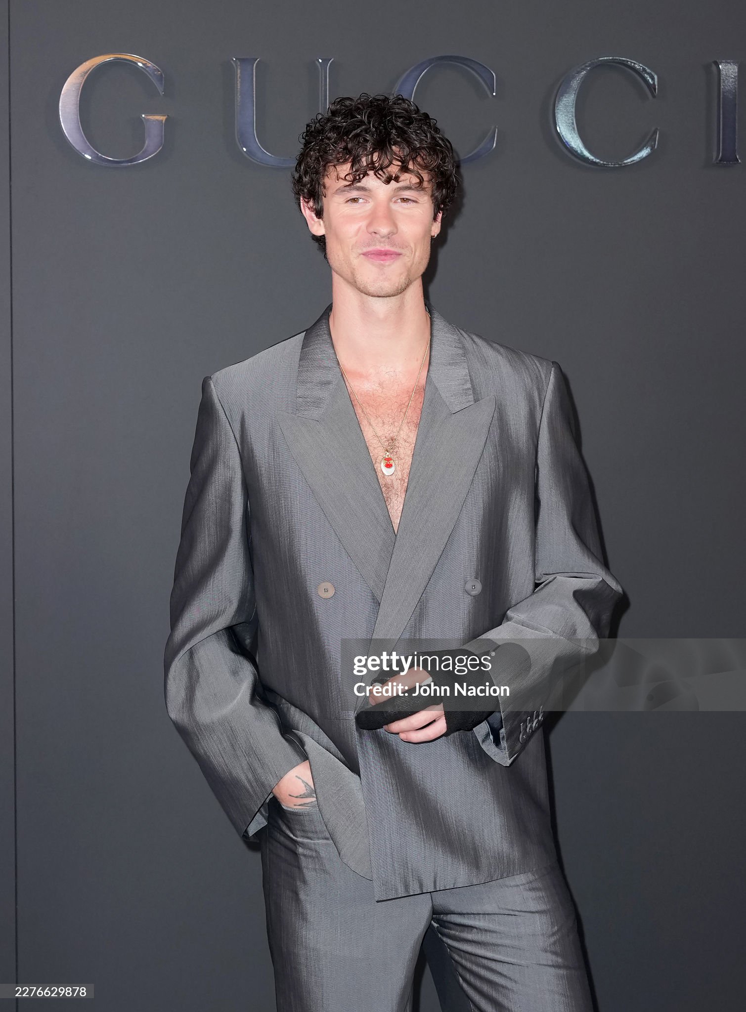 Trương Lăng H&aacute;ch trắng ph&aacute;t s&aacute;ng qua ống k&iacute;nh Getty Images, Mai Davika khoe d&aacute;ng si&ecirc;u gầy tại show Gucci- Ảnh 9.